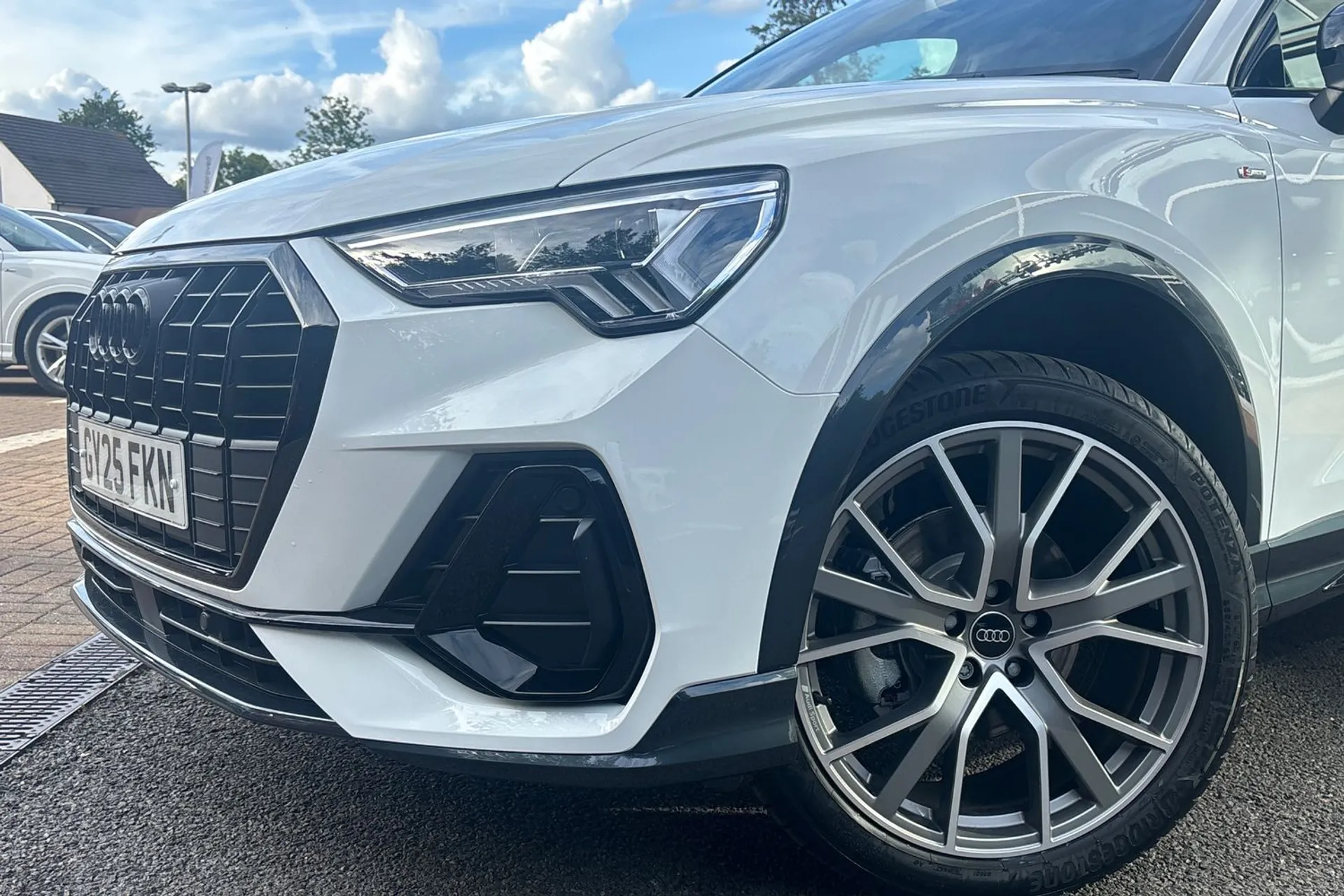 Audi Q3 thumbnail image number 6