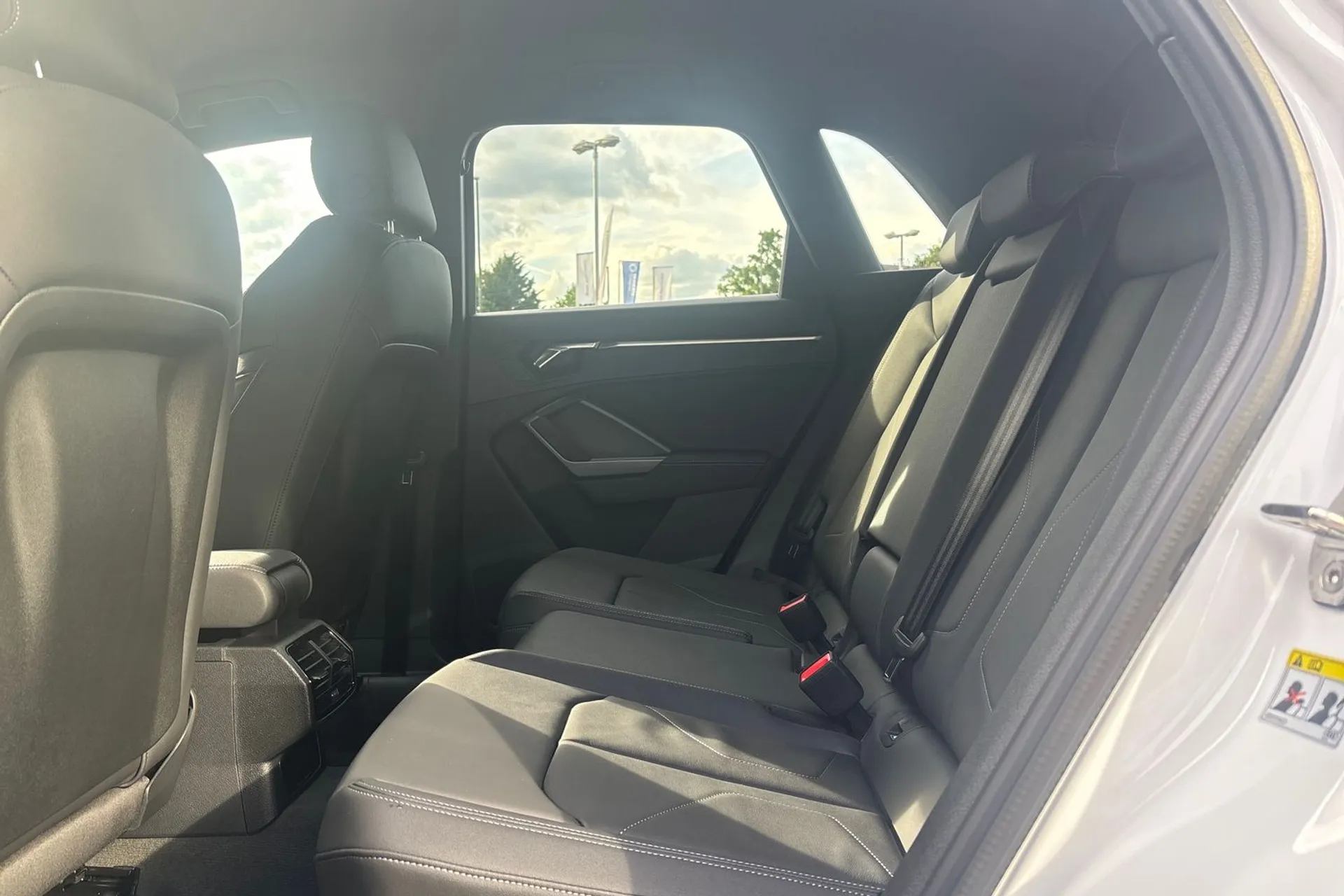 Audi Q3 thumbnail image number 20