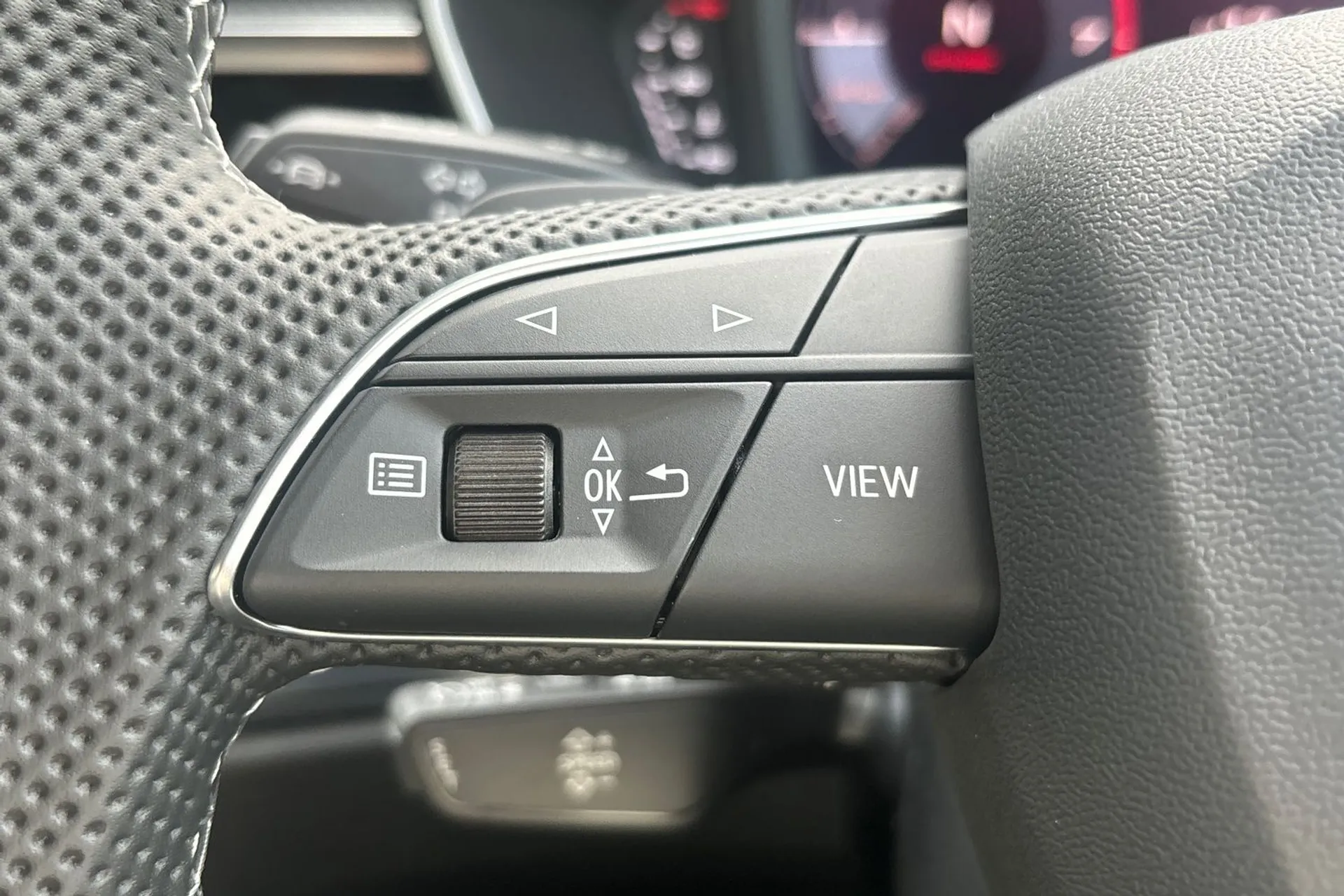 Audi Q3 thumbnail image number 38