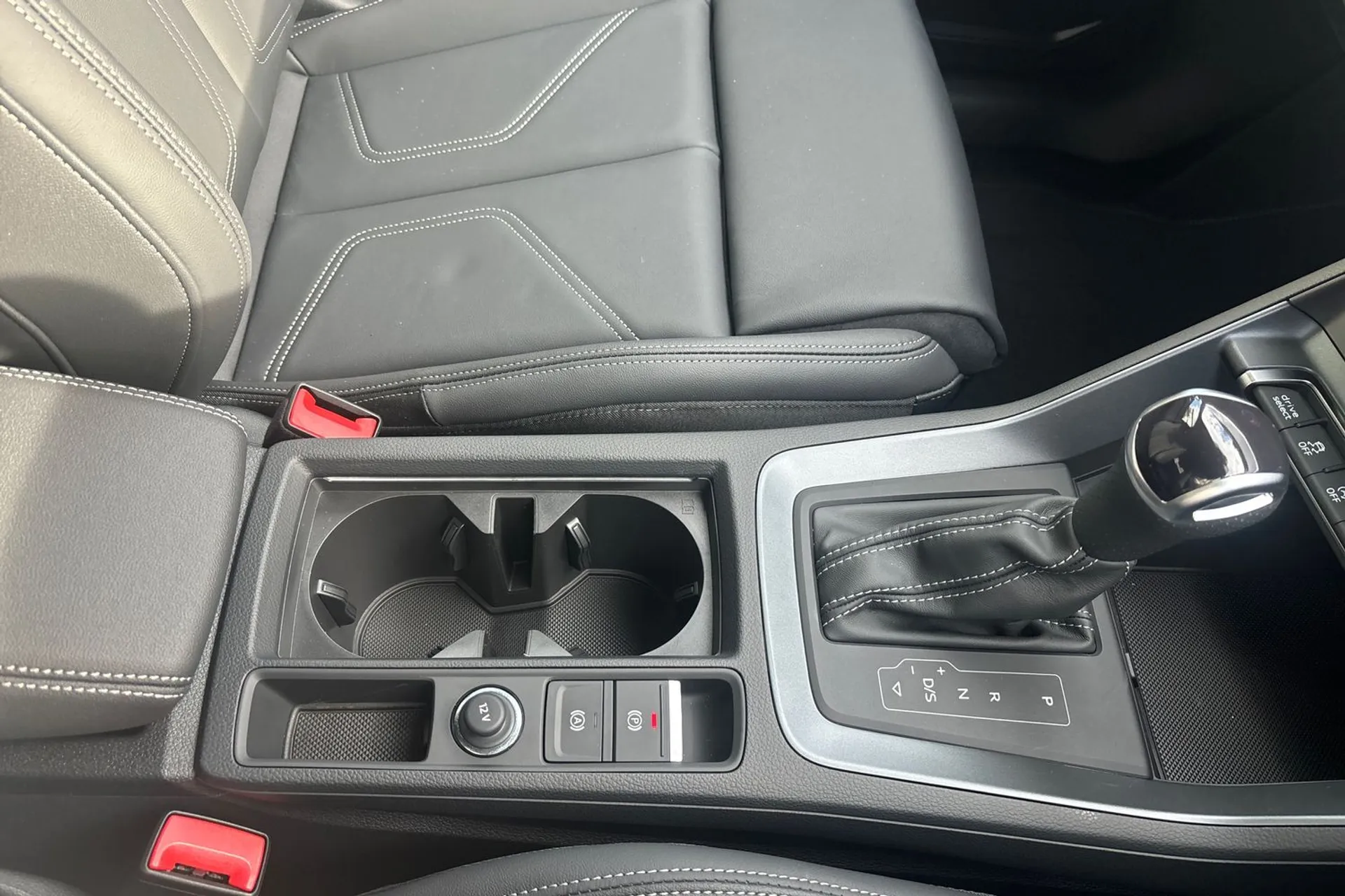 Audi Q3 thumbnail image number 45