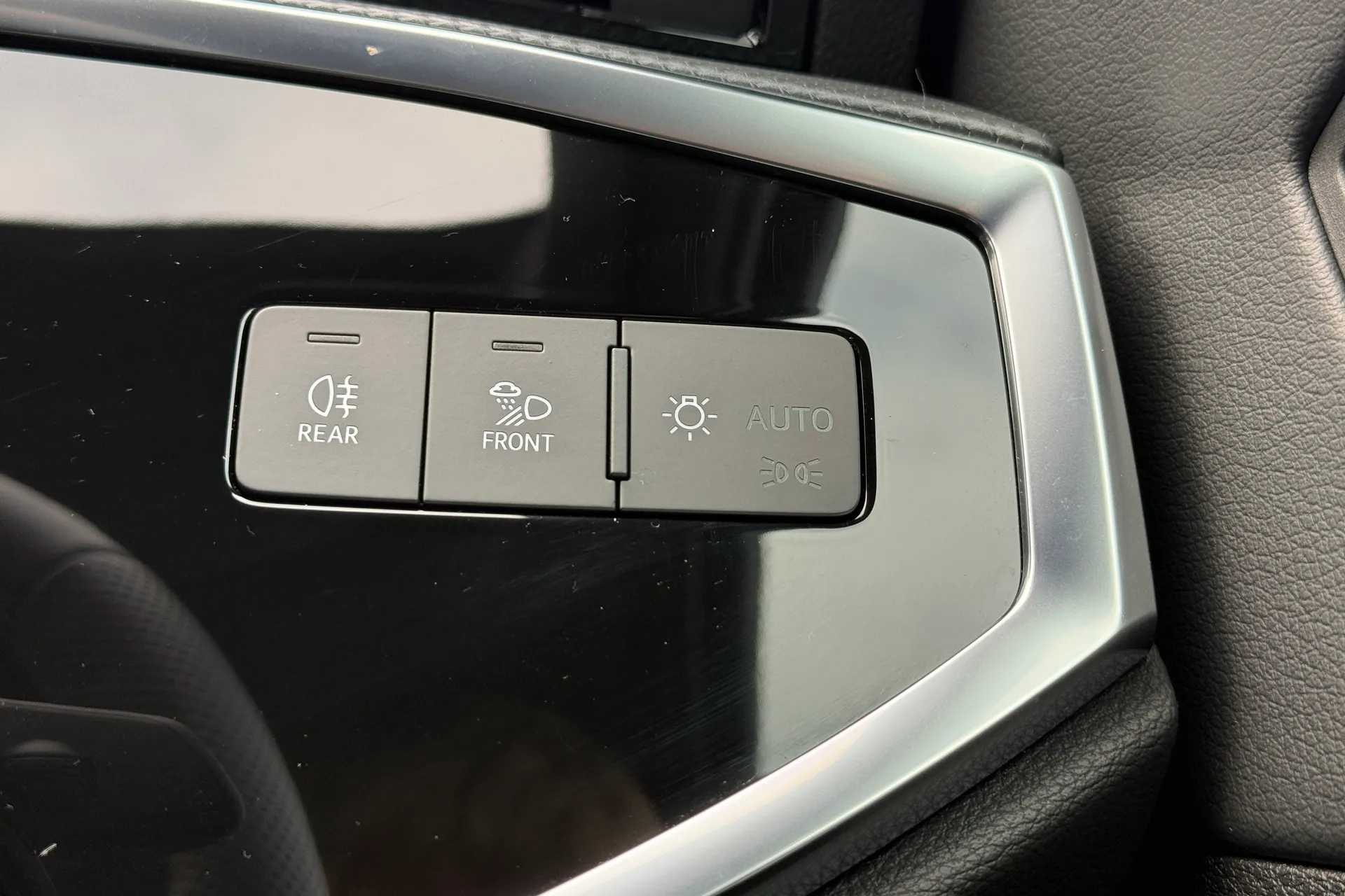 Audi Q3 thumbnail image number 17