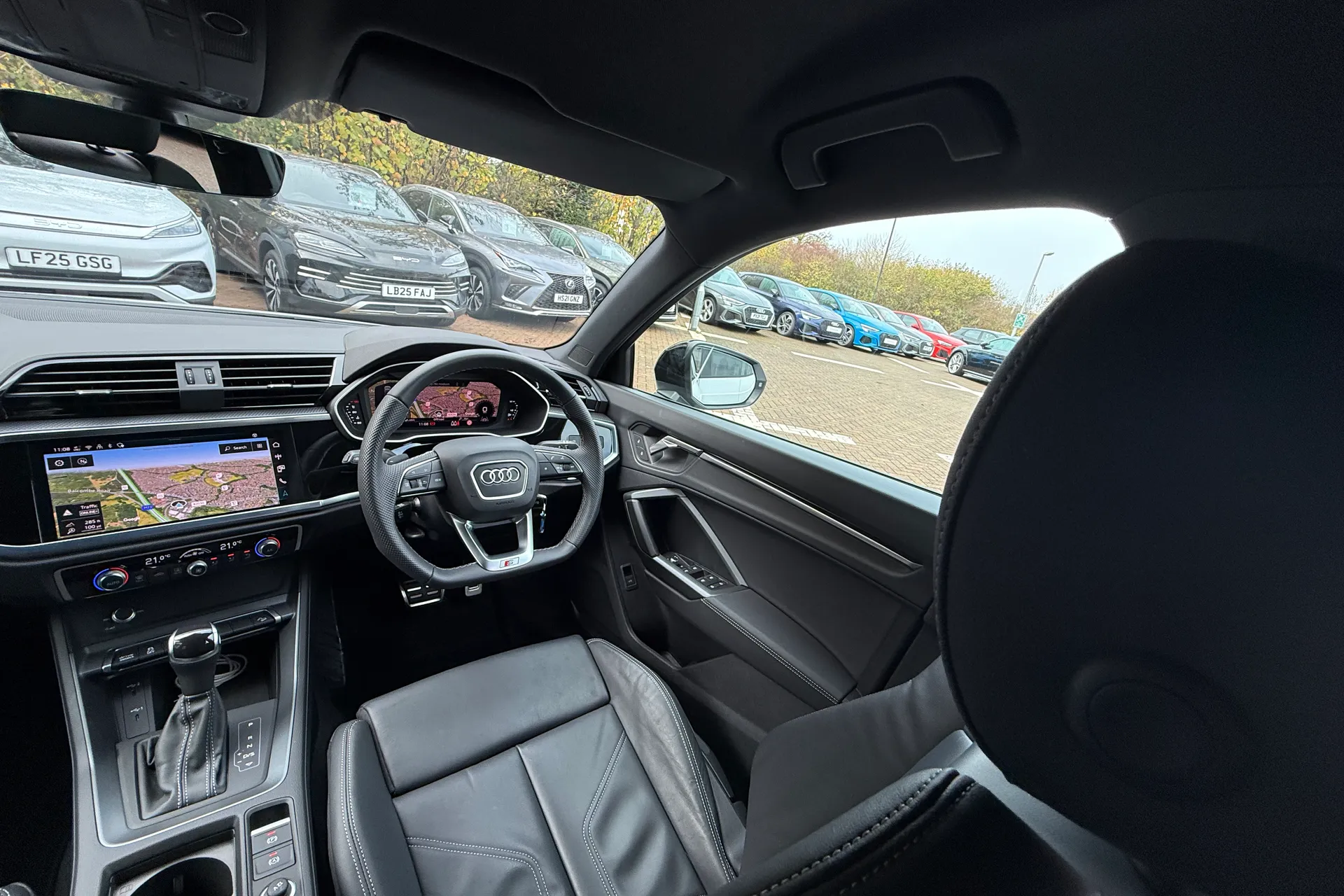 Audi Q3 thumbnail image number 32