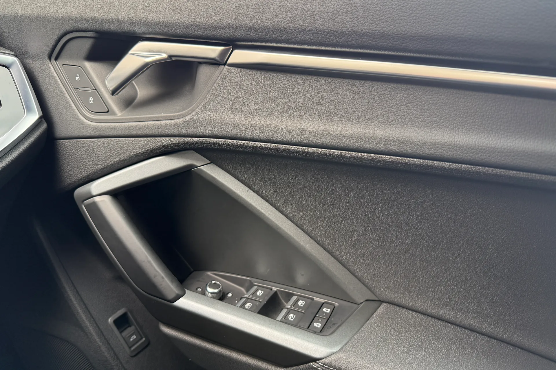 Audi Q3 thumbnail image number 24