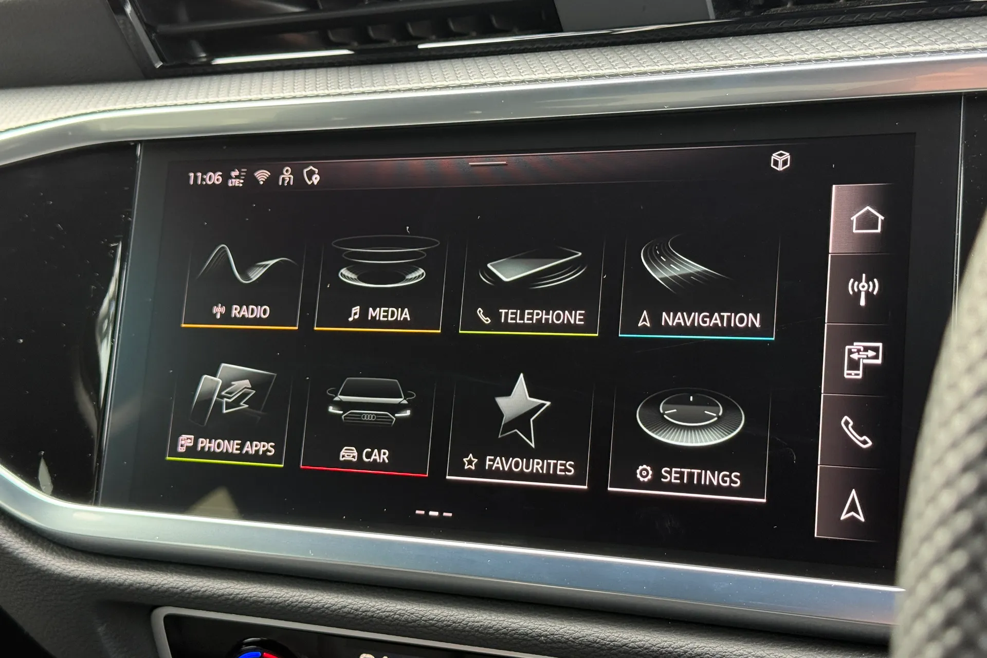 Audi Q3 thumbnail image number 11