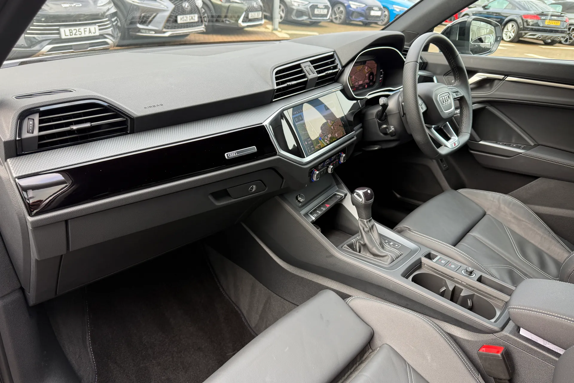 Audi Q3 thumbnail image number 48