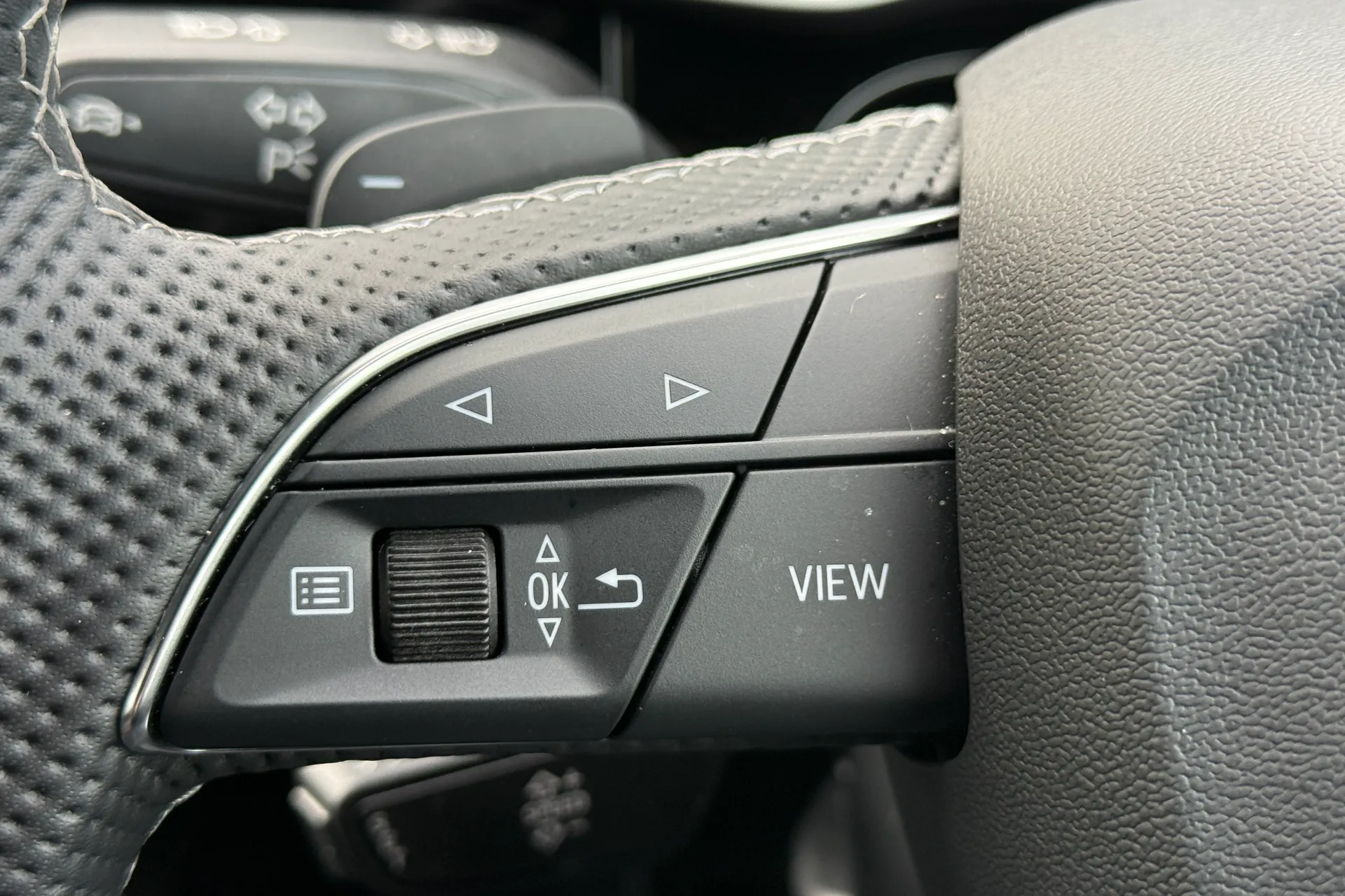 Audi Q3 thumbnail image number 18