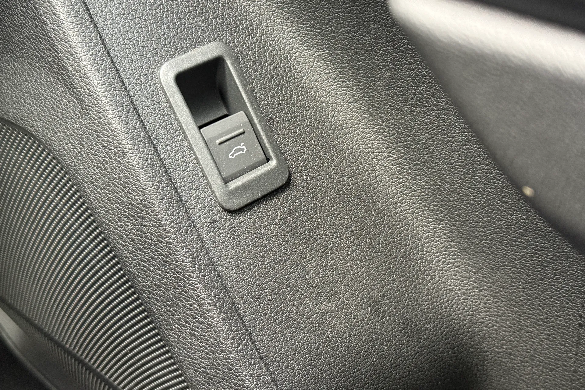 Audi Q3 thumbnail image number 25