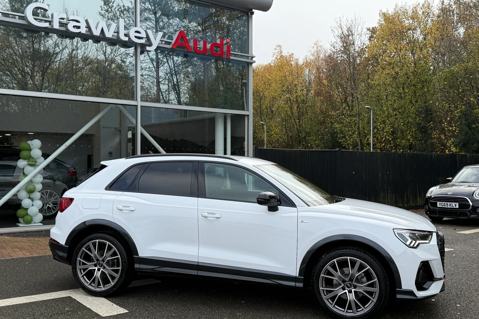 Audi Q3 thumbnail image number 2