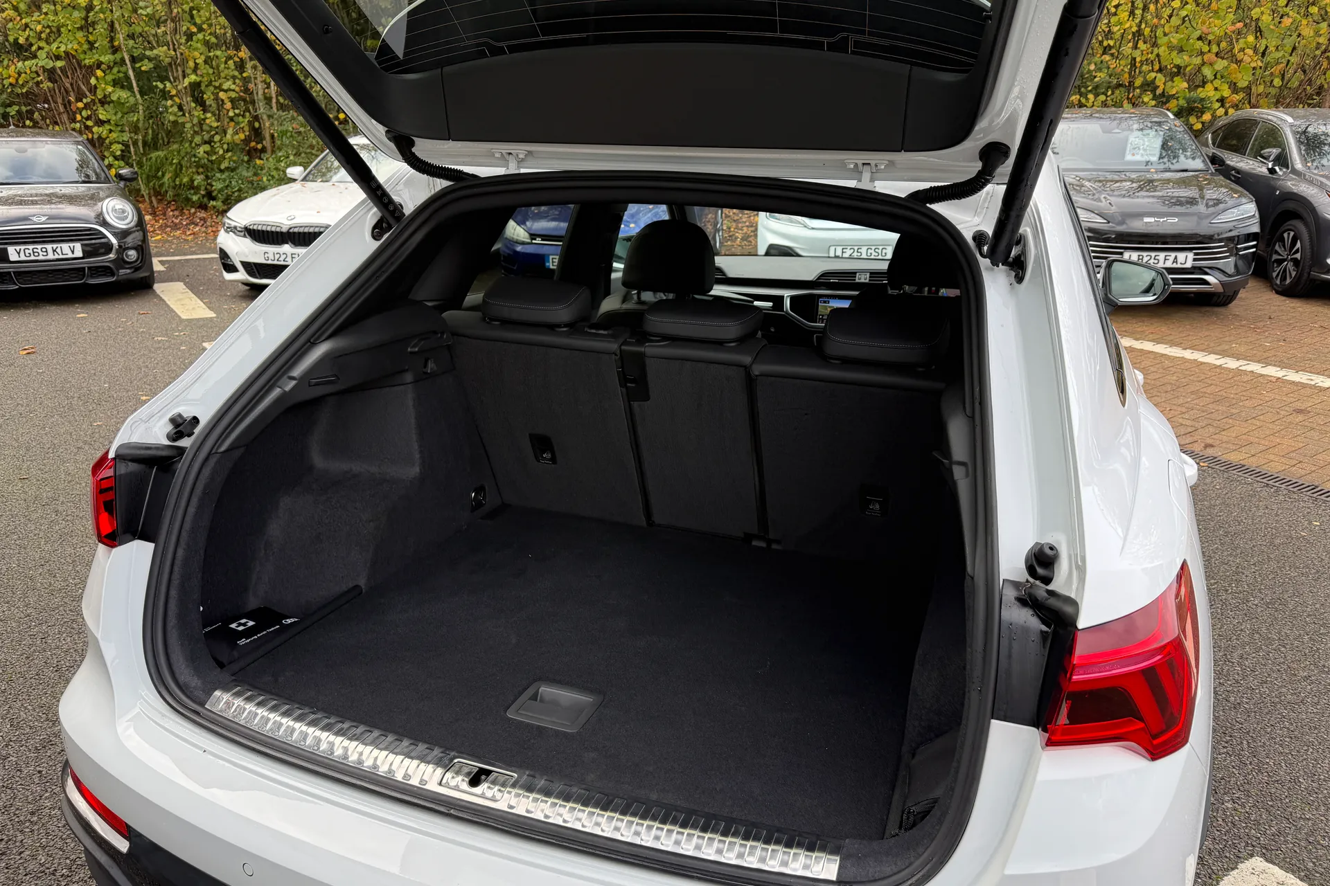 Audi Q3 thumbnail image number 42