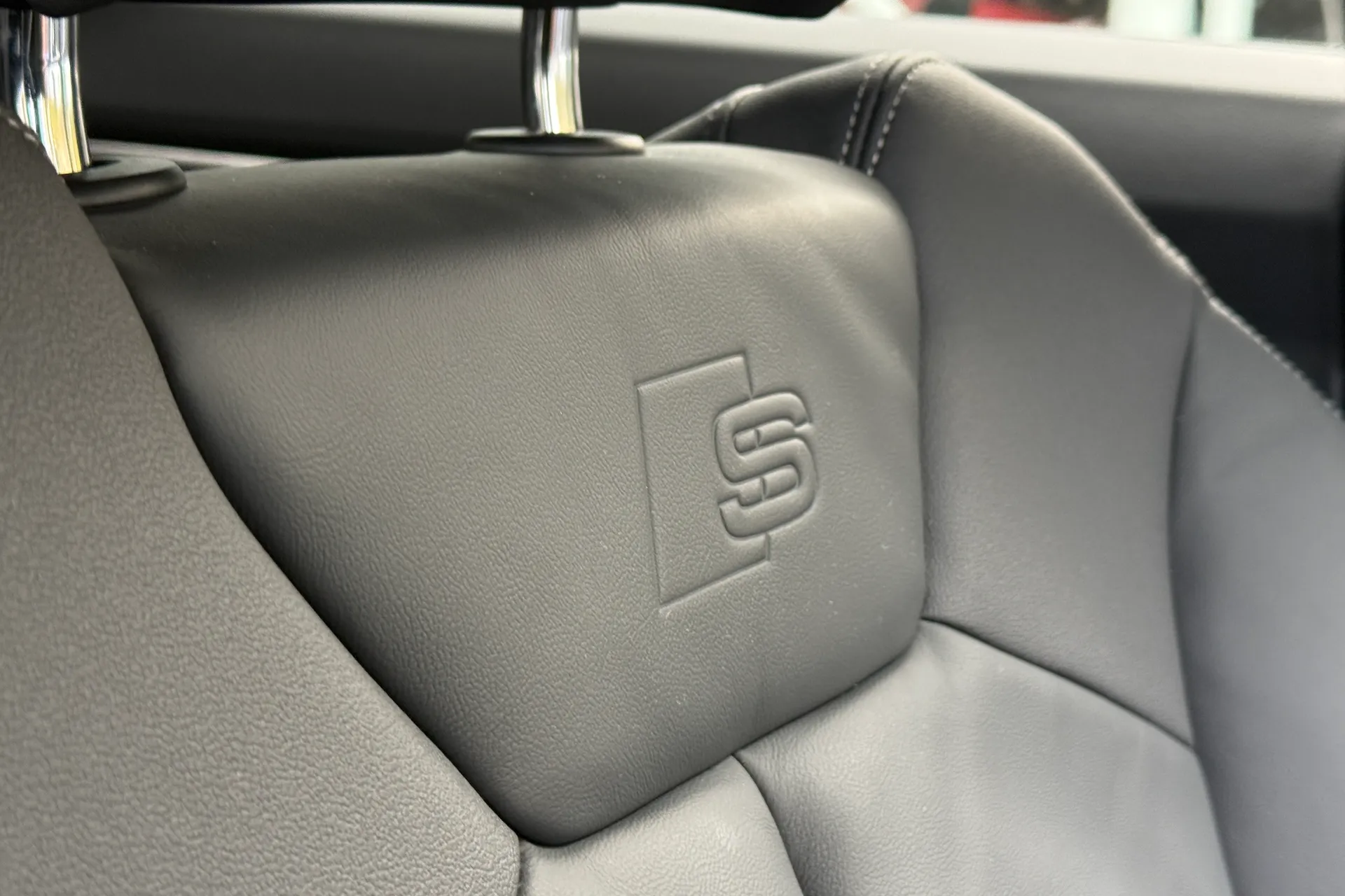 Audi Q3 thumbnail image number 14