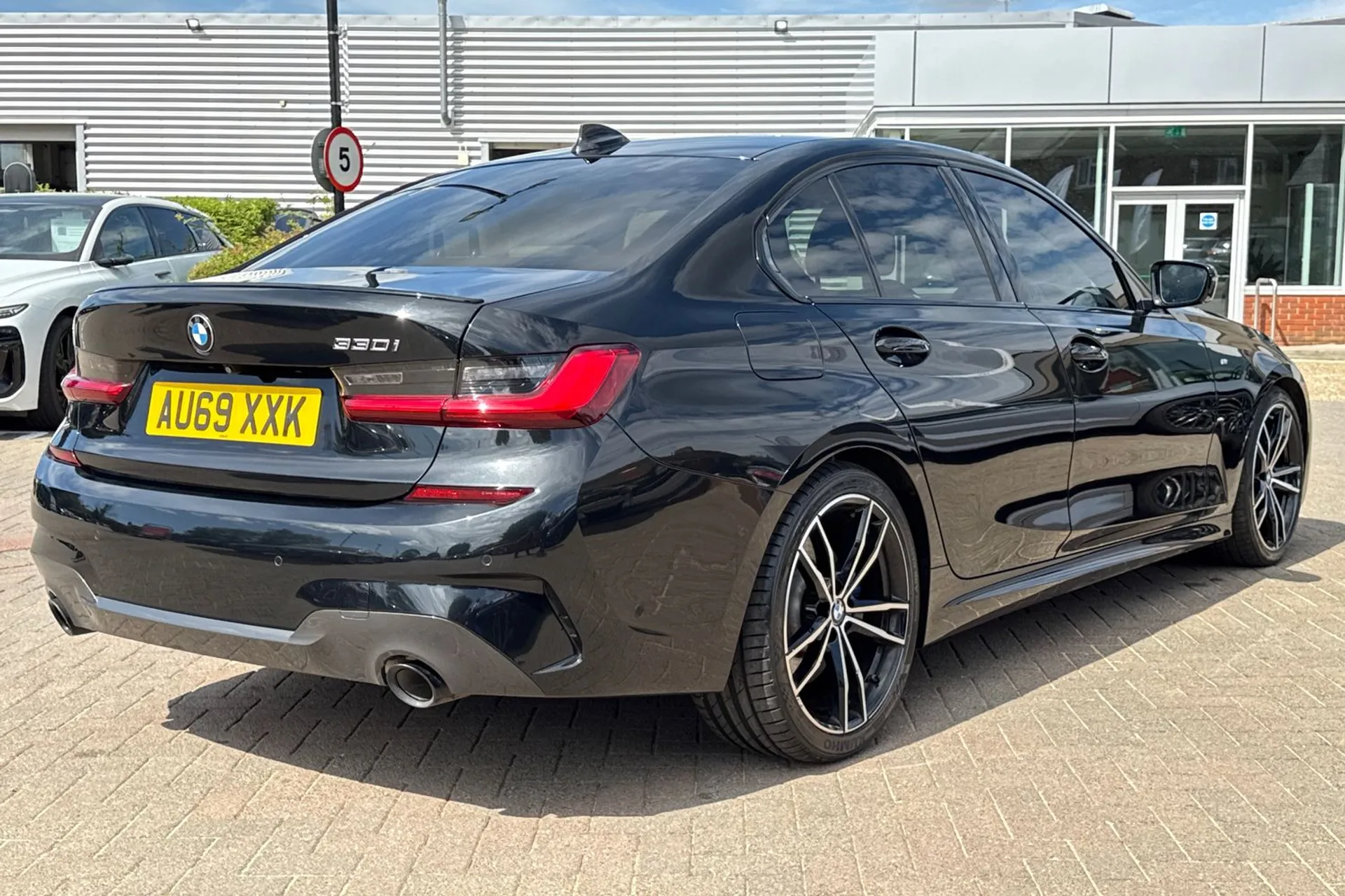 BMW 3 SERIES thumbnail image number 4