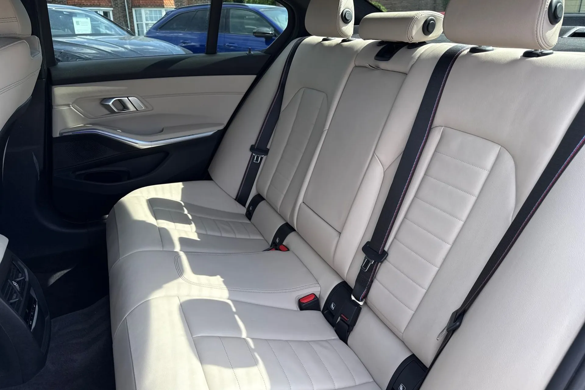 BMW 3 SERIES thumbnail image number 33