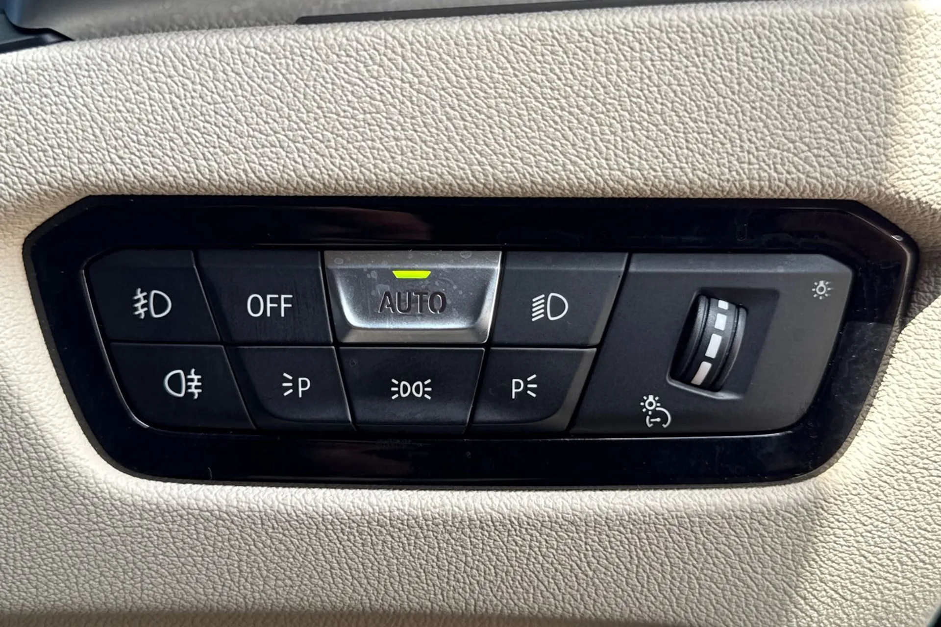 BMW 3 SERIES thumbnail image number 19