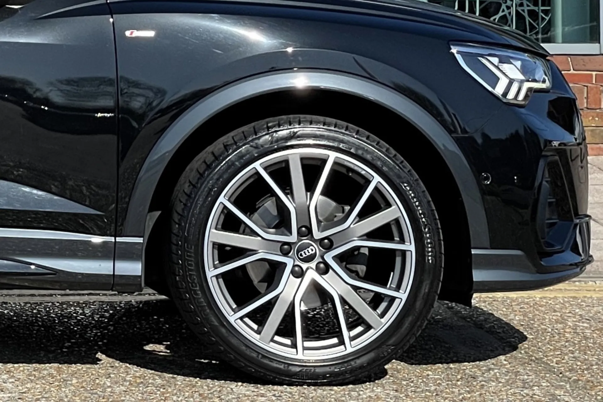 Audi Q3 thumbnail image number 8