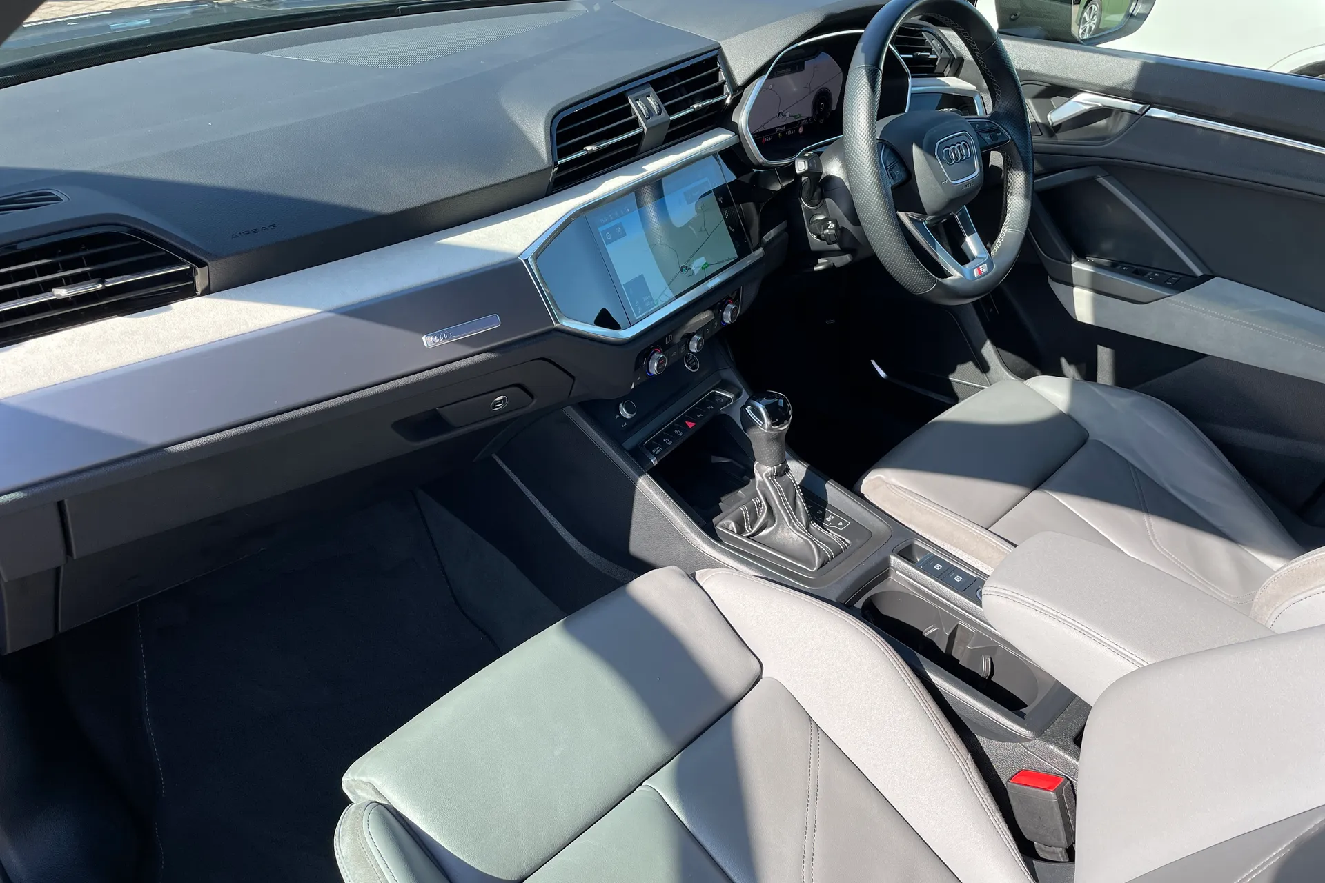 Audi Q3 thumbnail image number 38