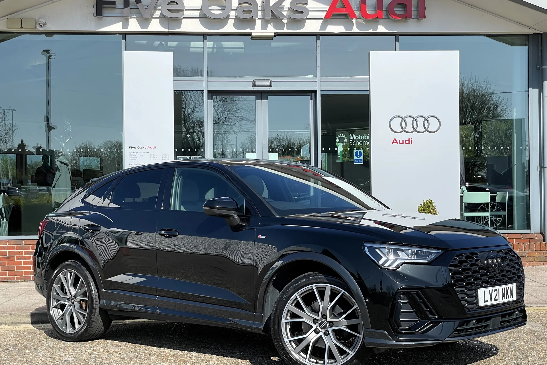 Audi Q3 focused image
