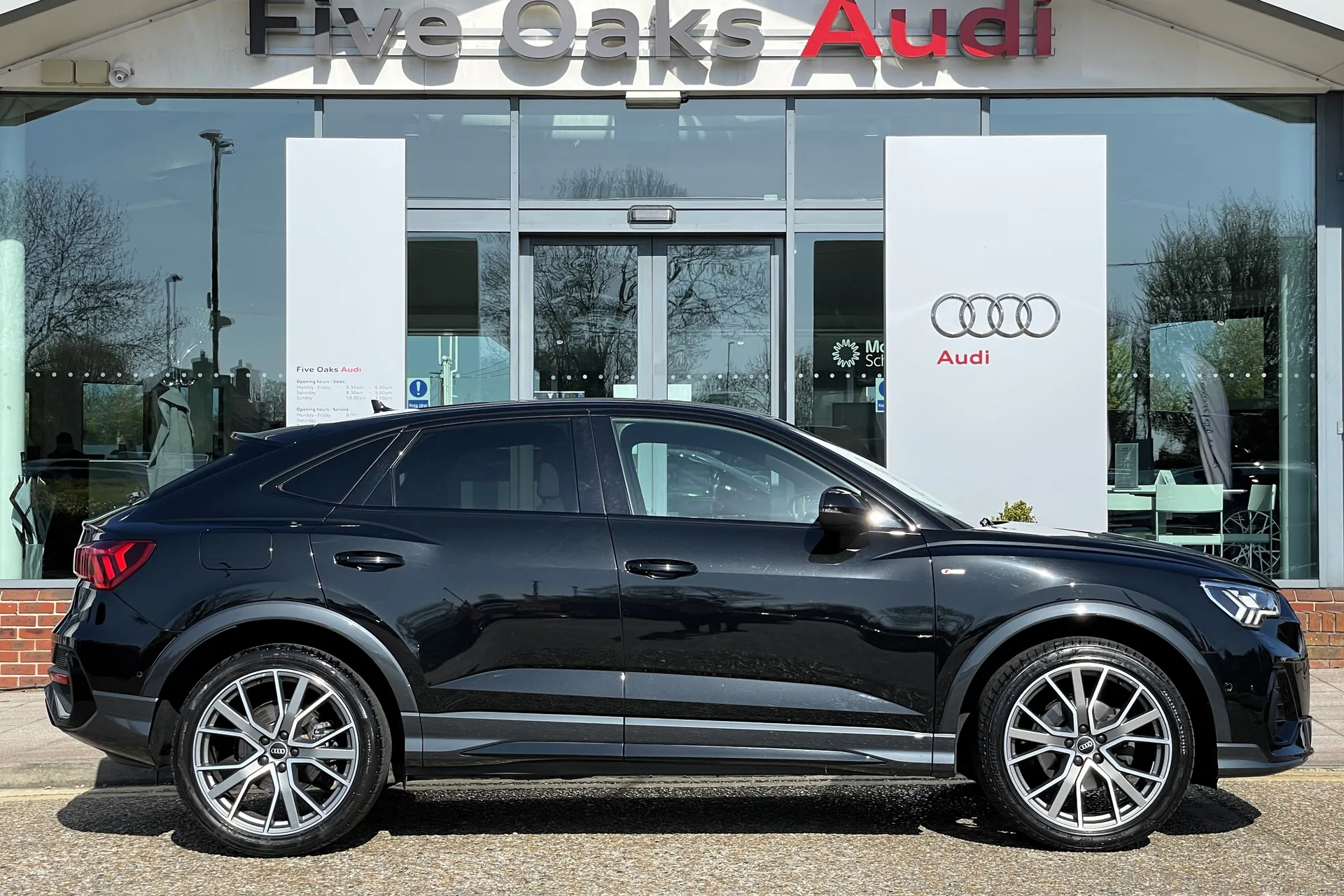 Audi Q3 thumbnail image number 2