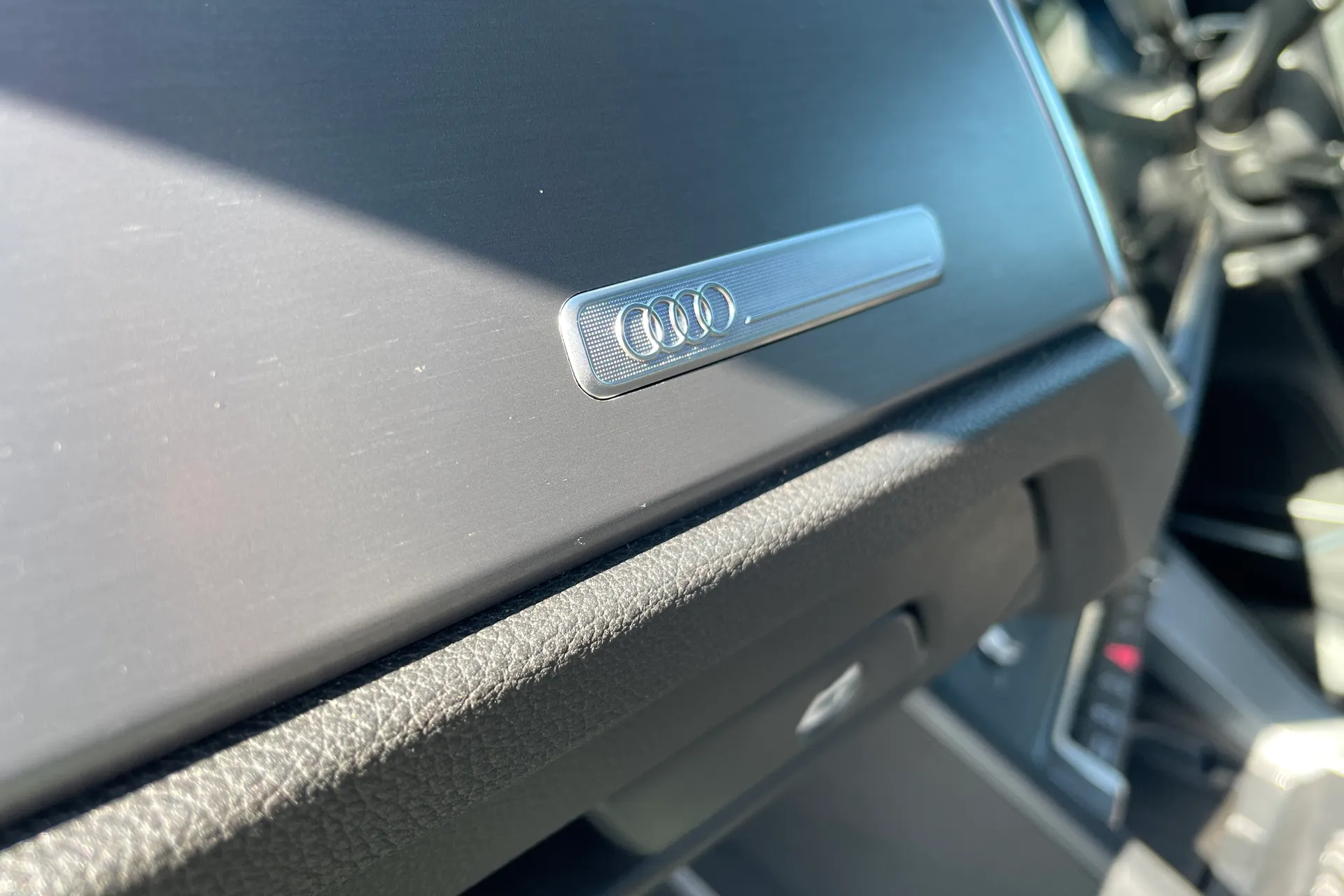 Audi Q3 thumbnail image number 19