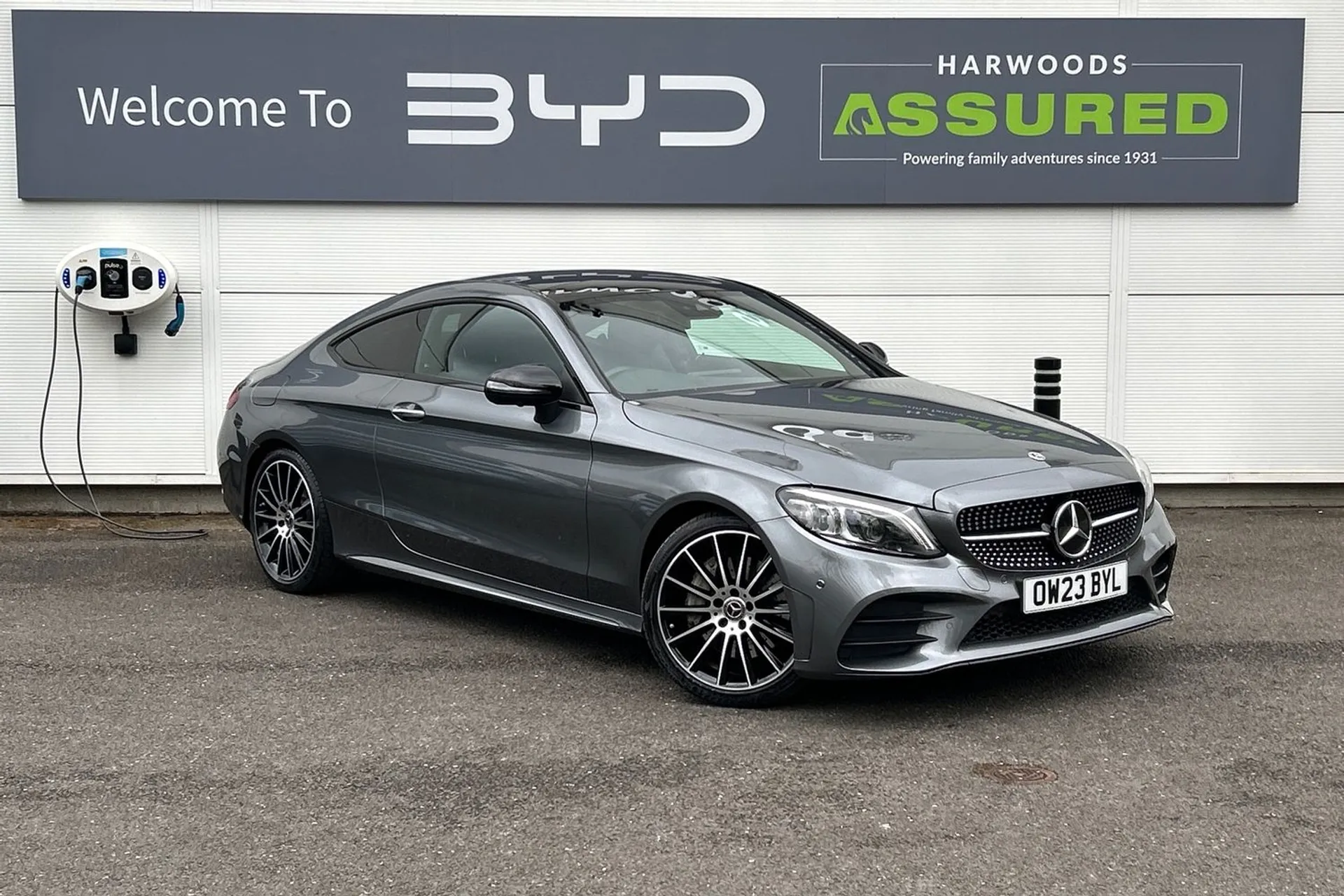 MERCEDES-BENZ C CLASS focused image