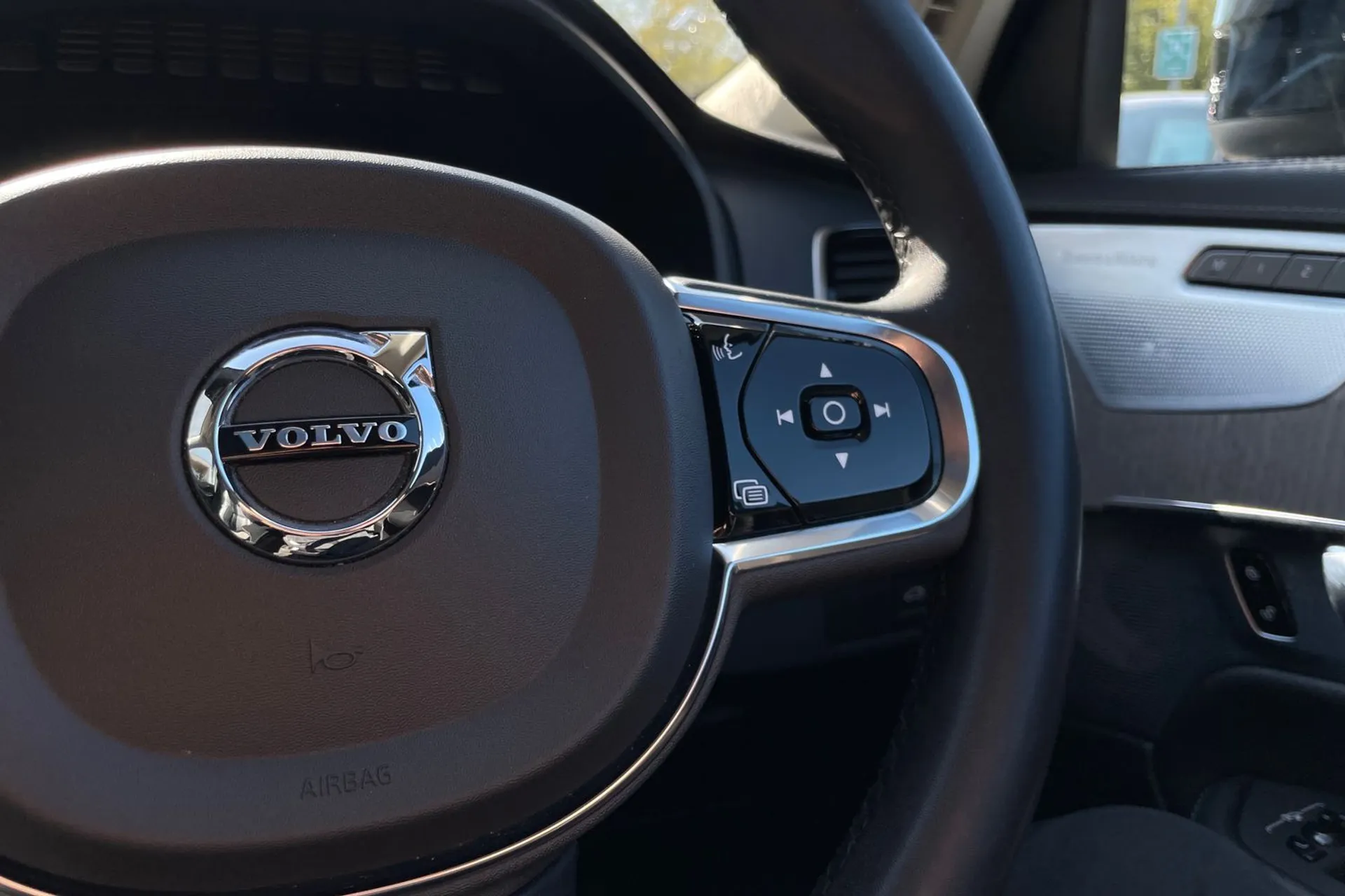 Volvo XC90 thumbnail image number 38