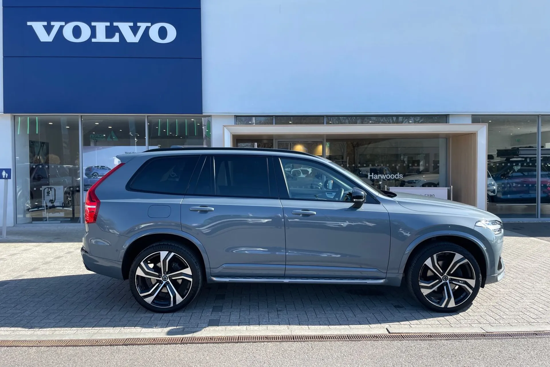 Volvo XC90 thumbnail image number 2