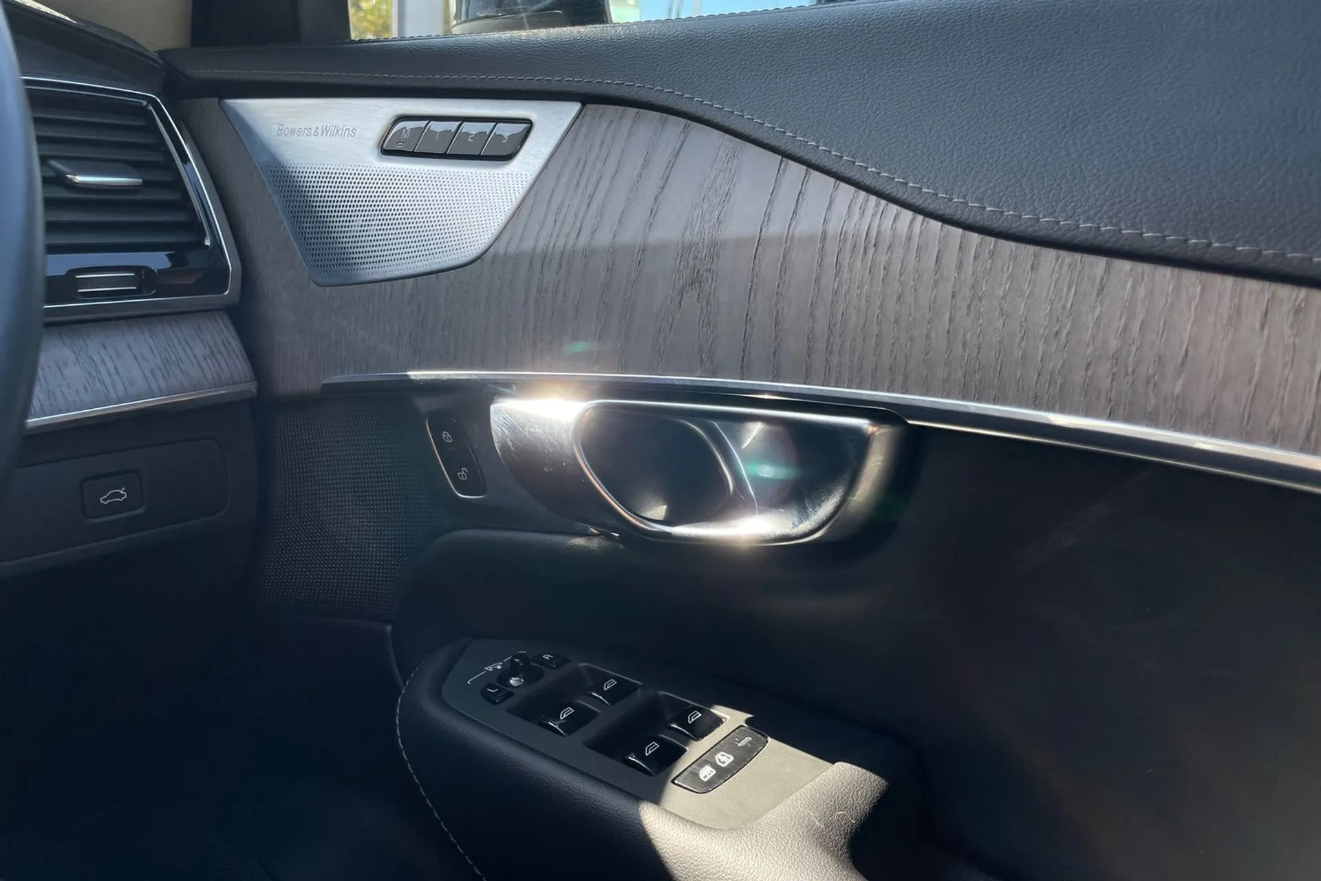 Volvo XC90 thumbnail image number 43