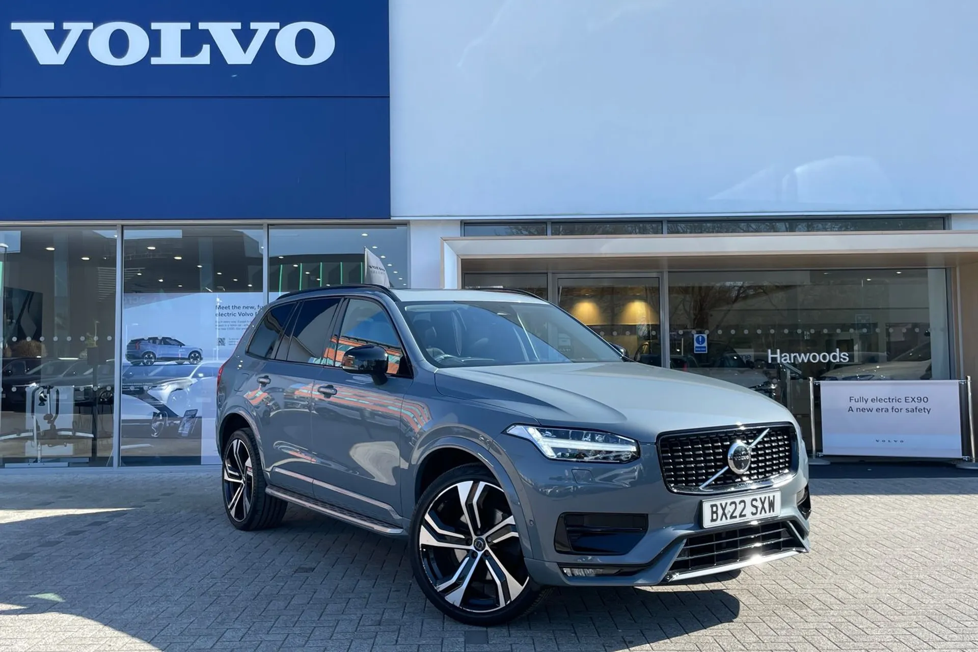 Volvo XC90 focused image