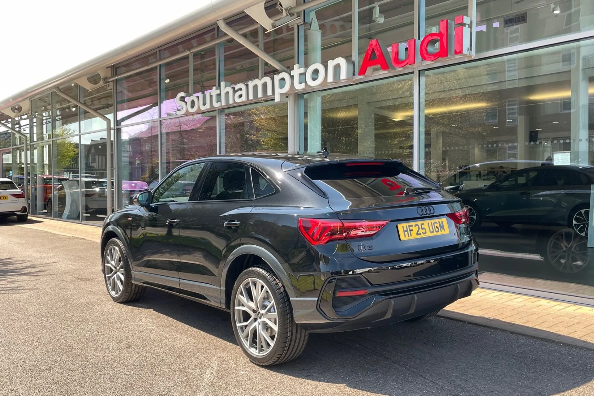 Audi Q3 thumbnail image number 8