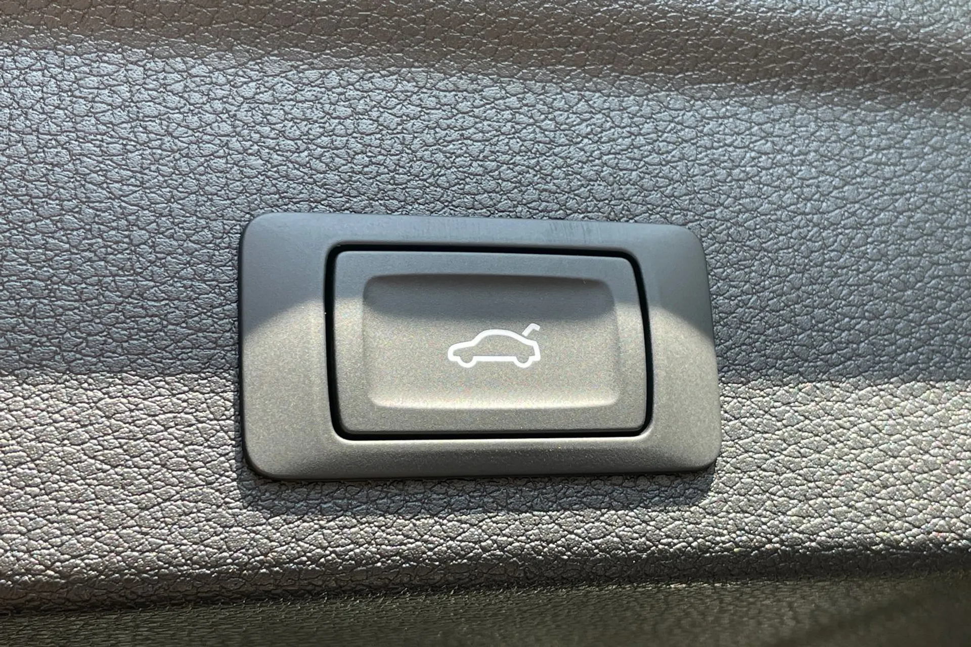 Audi Q3 thumbnail image number 19