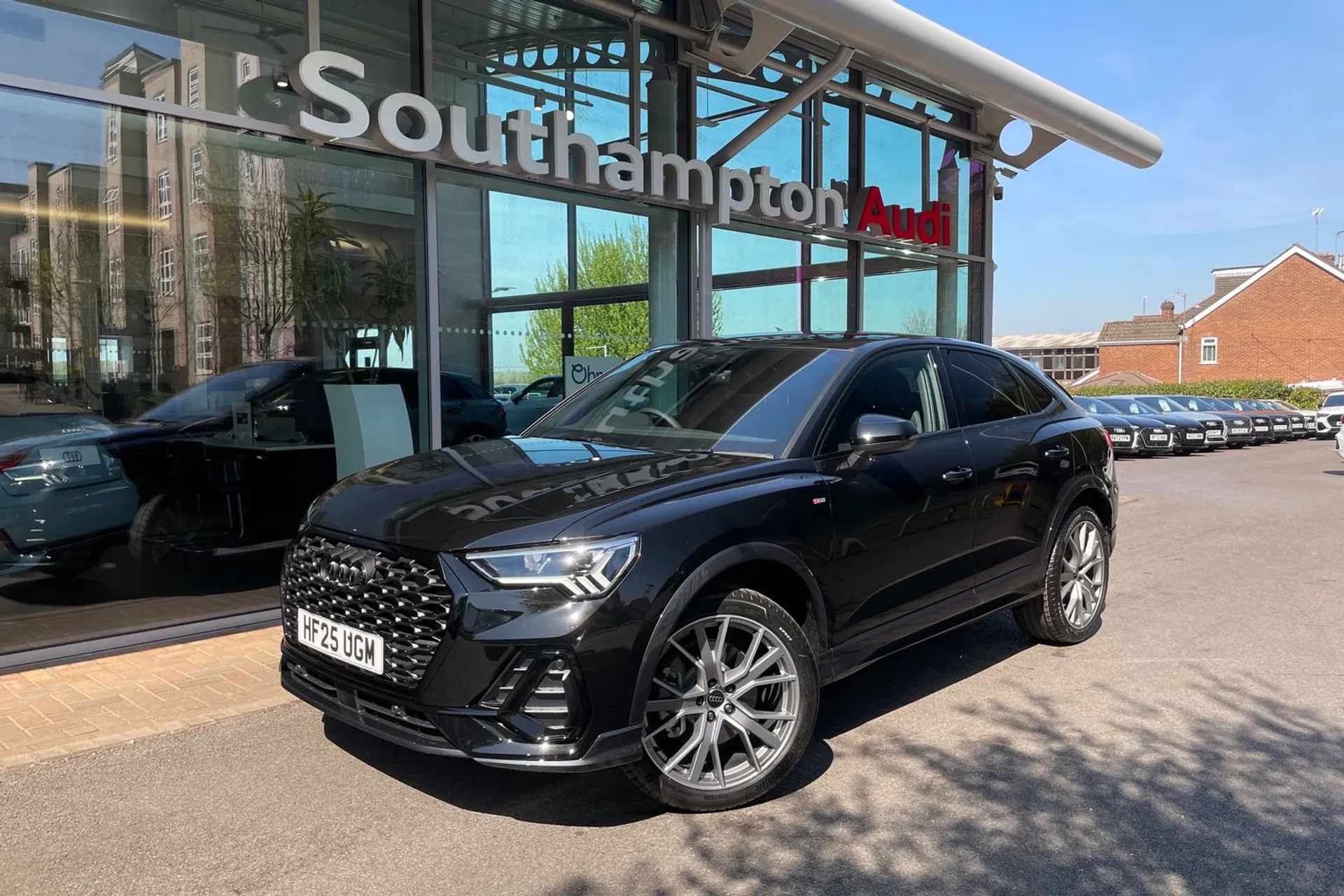 Audi Q3 thumbnail image number 10