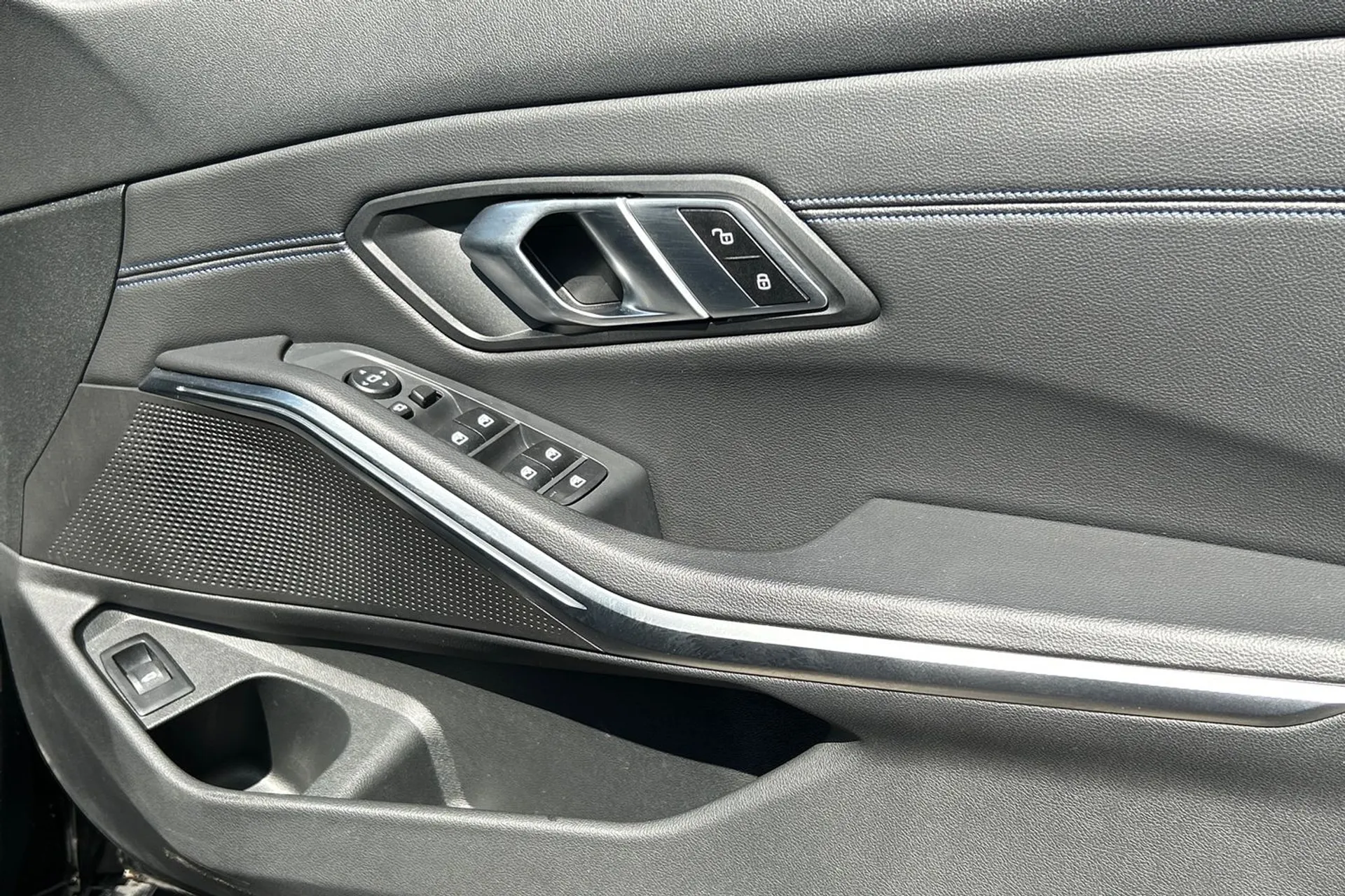 BMW 3 SERIES thumbnail image number 43