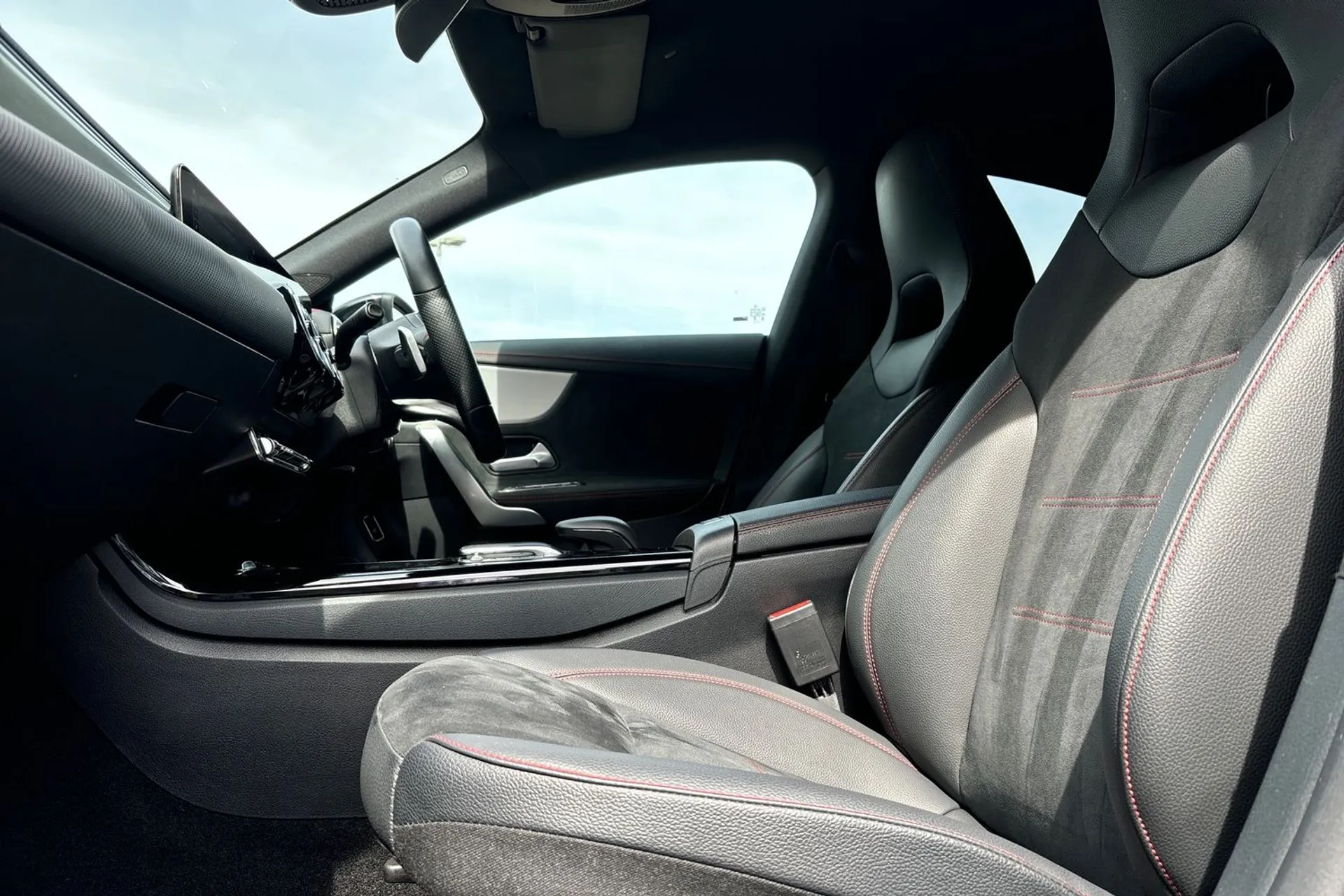 MERCEDES-BENZ CLA thumbnail image number 27