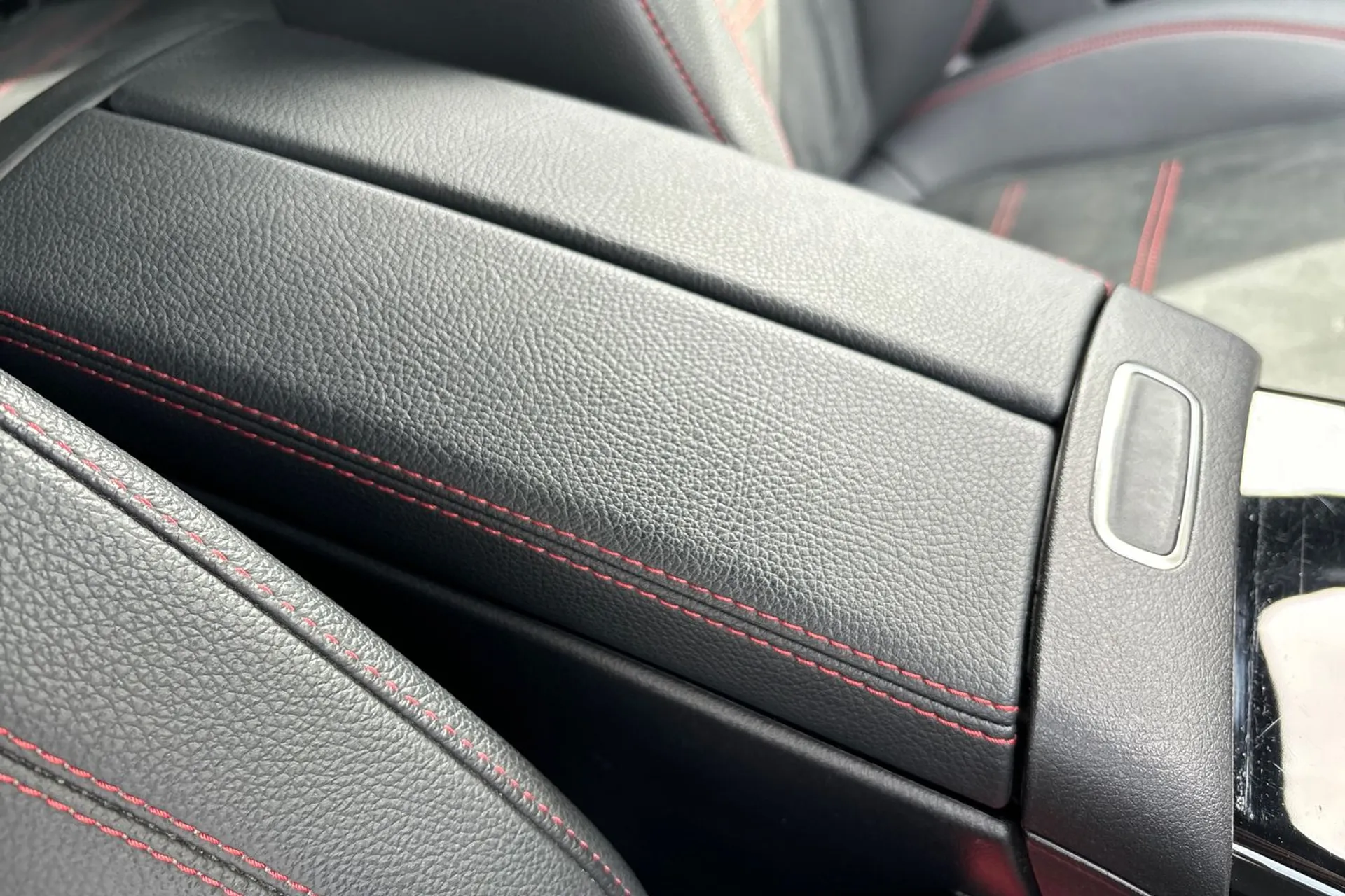MERCEDES-BENZ CLA thumbnail image number 40