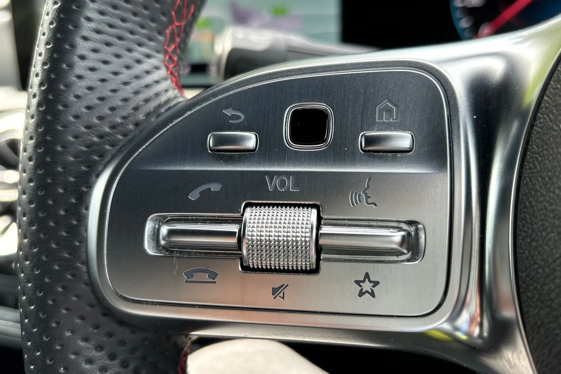 MERCEDES-BENZ CLA thumbnail image number 36