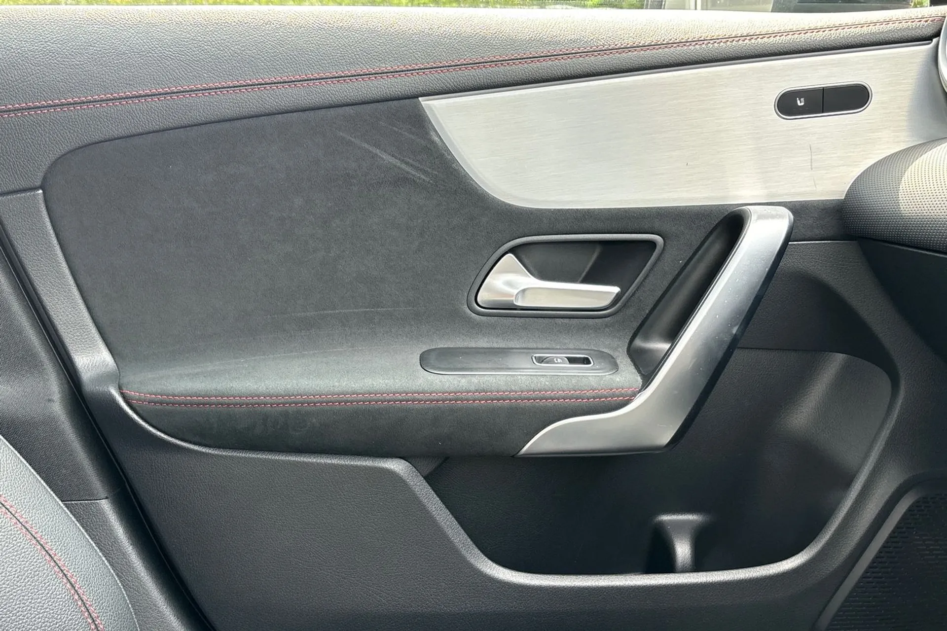 MERCEDES-BENZ CLA thumbnail image number 39