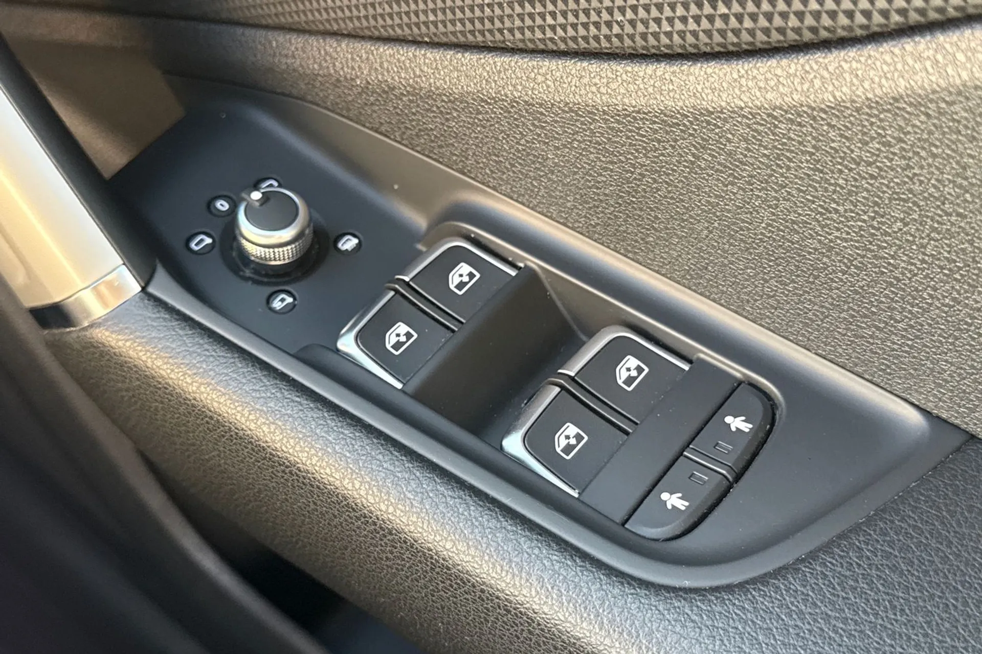 Audi Q2 thumbnail image number 17