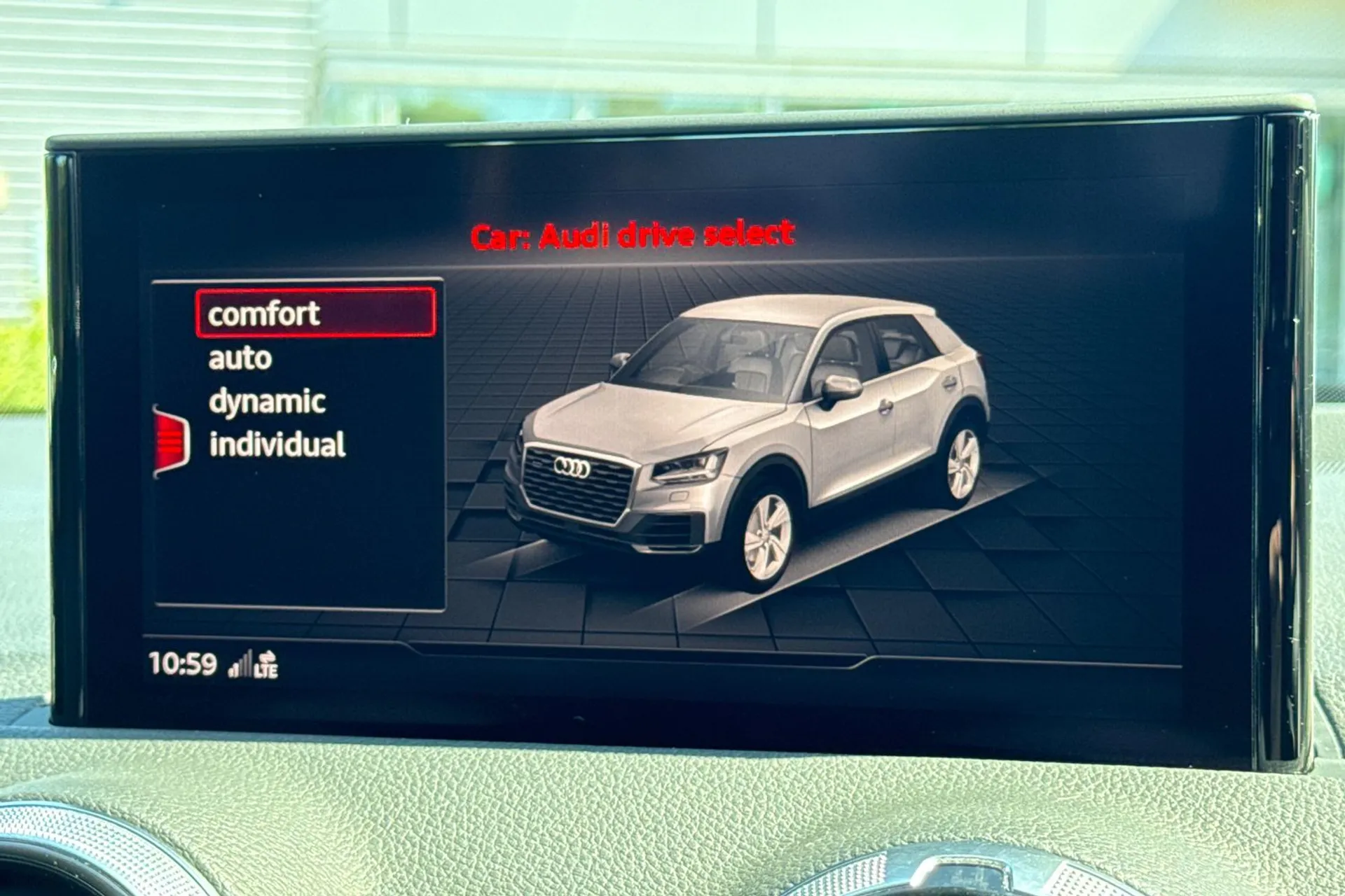 Audi Q2 thumbnail image number 11