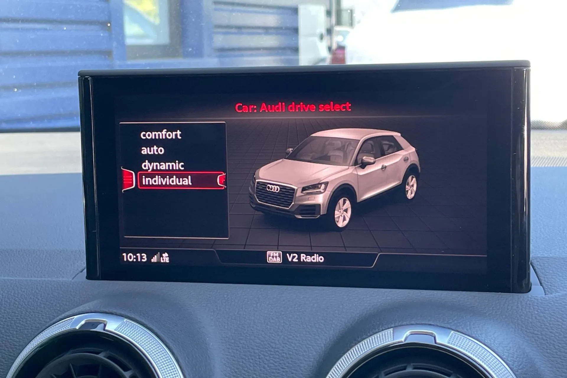 Audi Q2 thumbnail image number 38