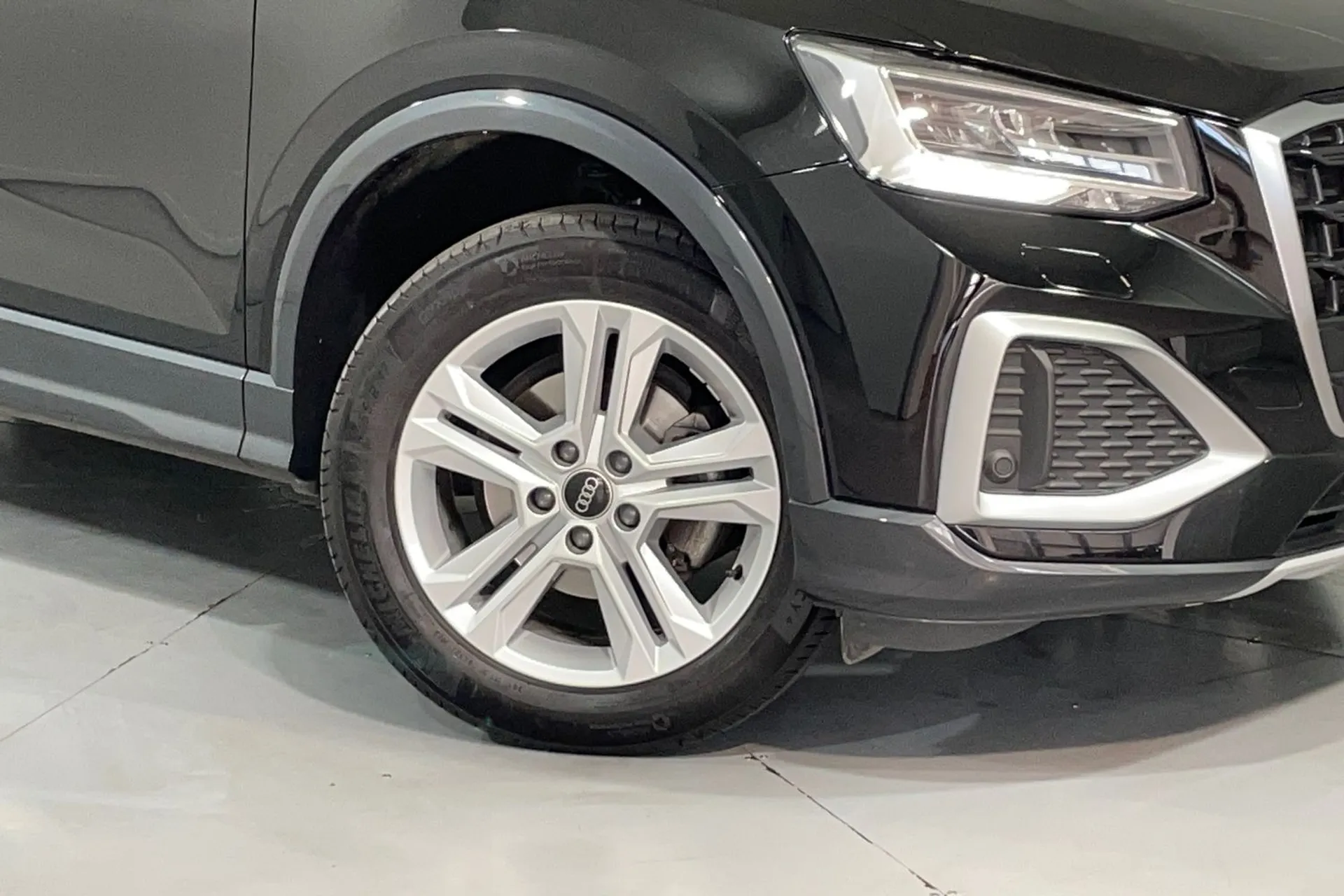 Audi Q2 thumbnail image number 11
