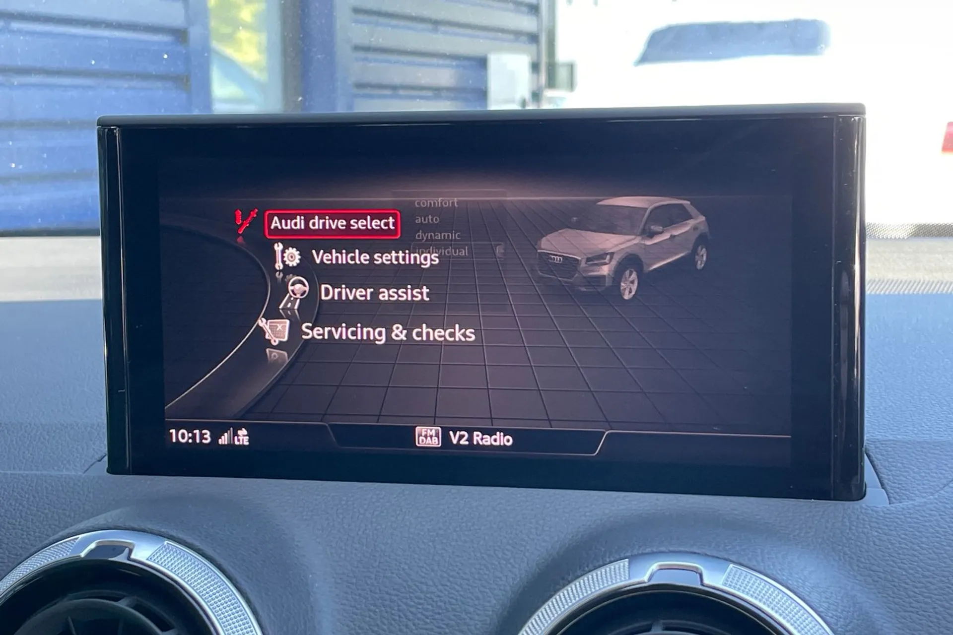 Audi Q2 thumbnail image number 41