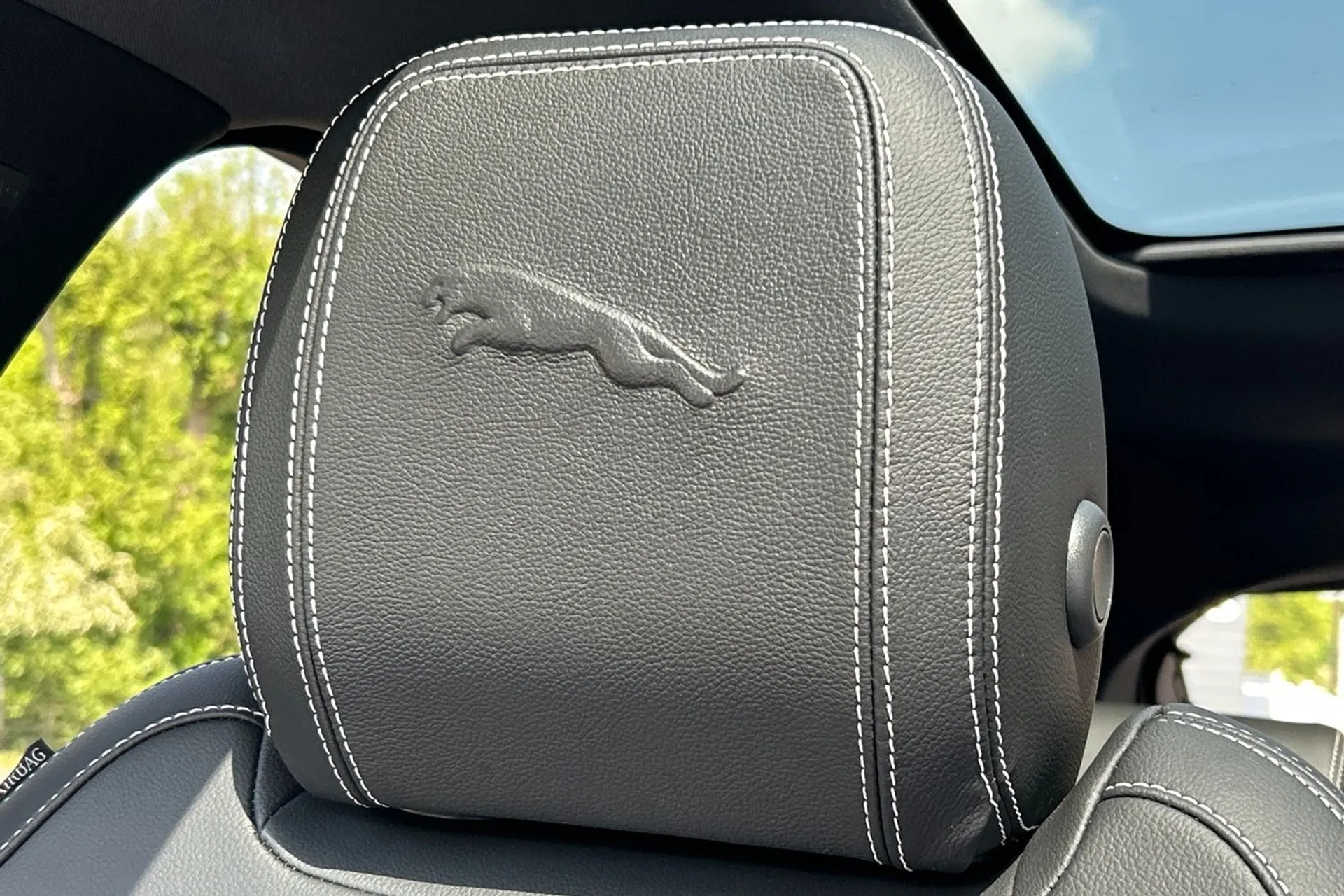 Jaguar F-PACE thumbnail image number 53