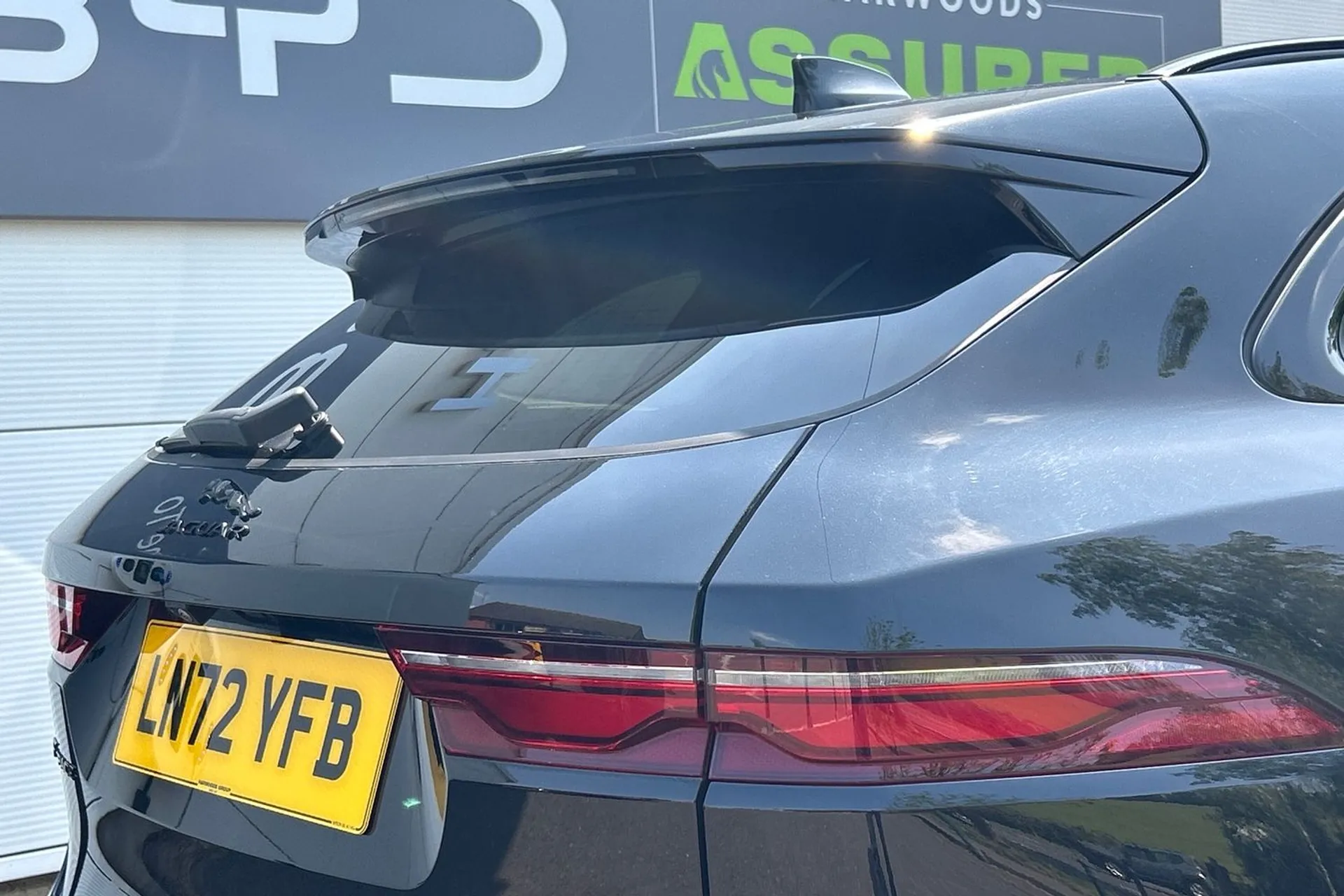 Jaguar F-PACE thumbnail image number 25