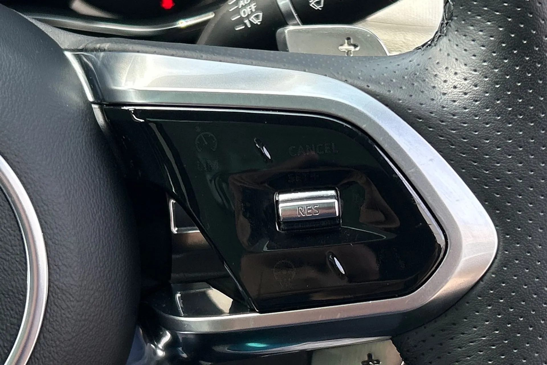 Jaguar F-PACE thumbnail image number 43