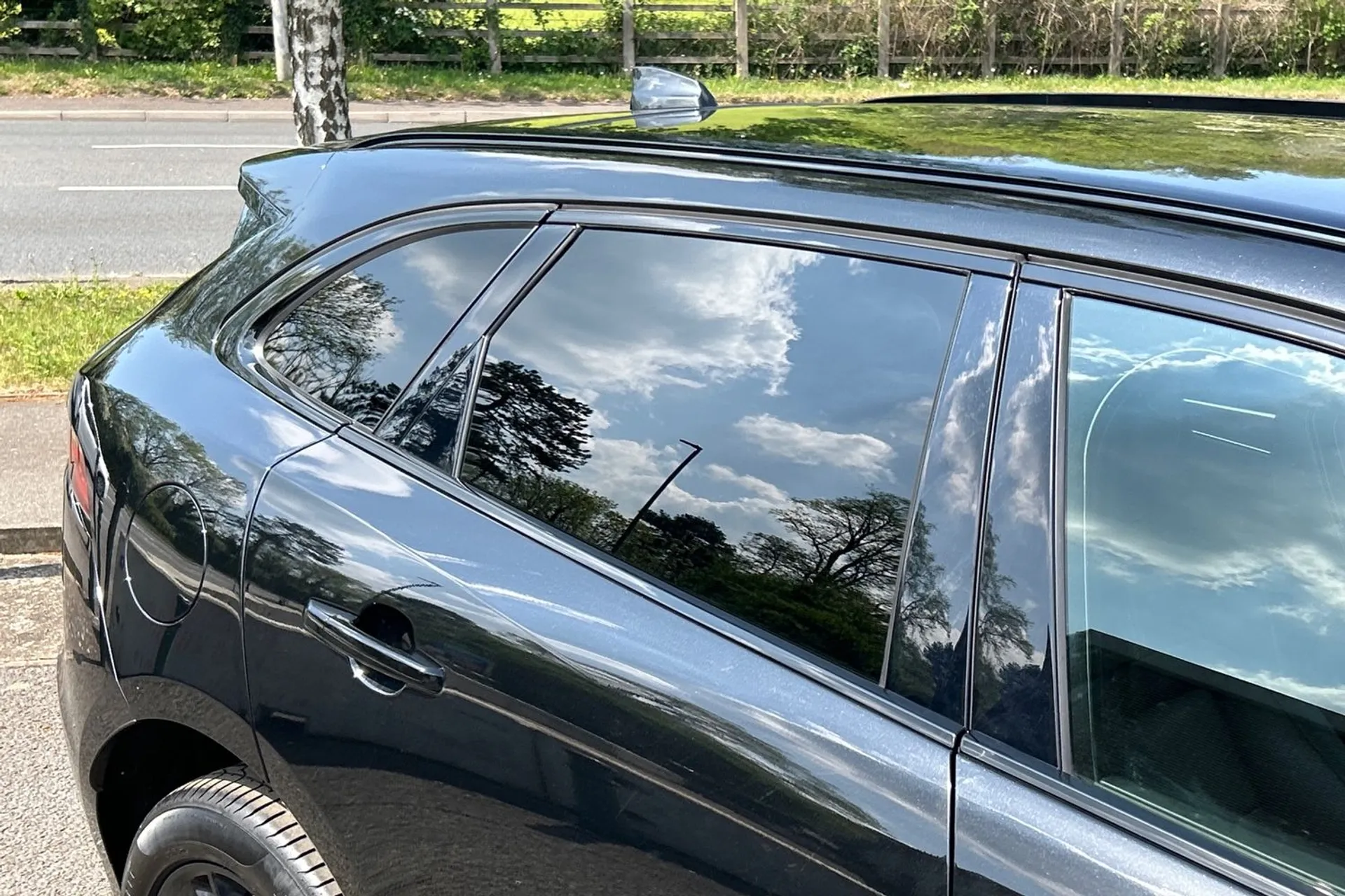 Jaguar F-PACE thumbnail image number 26