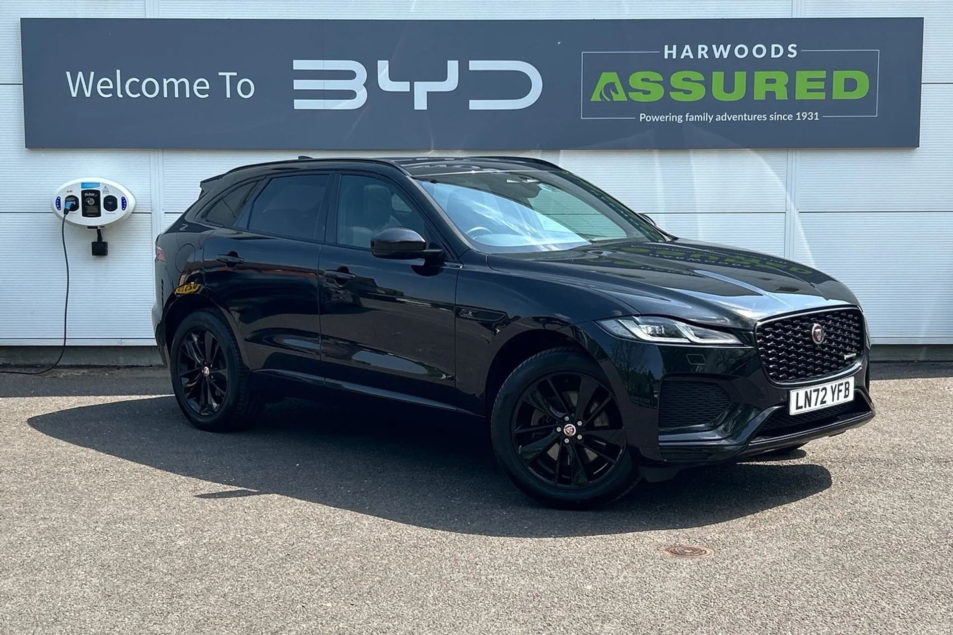 Jaguar F-PACE focused image