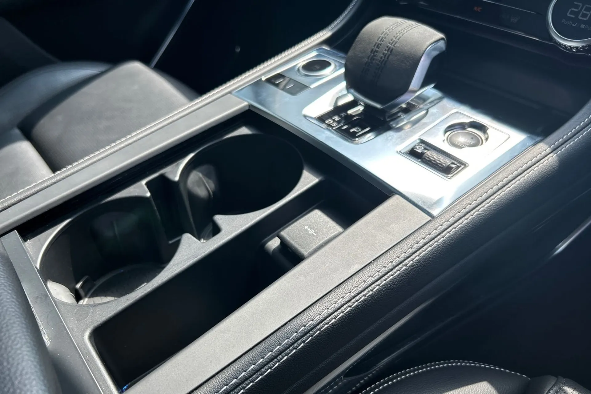 Jaguar F-PACE thumbnail image number 47