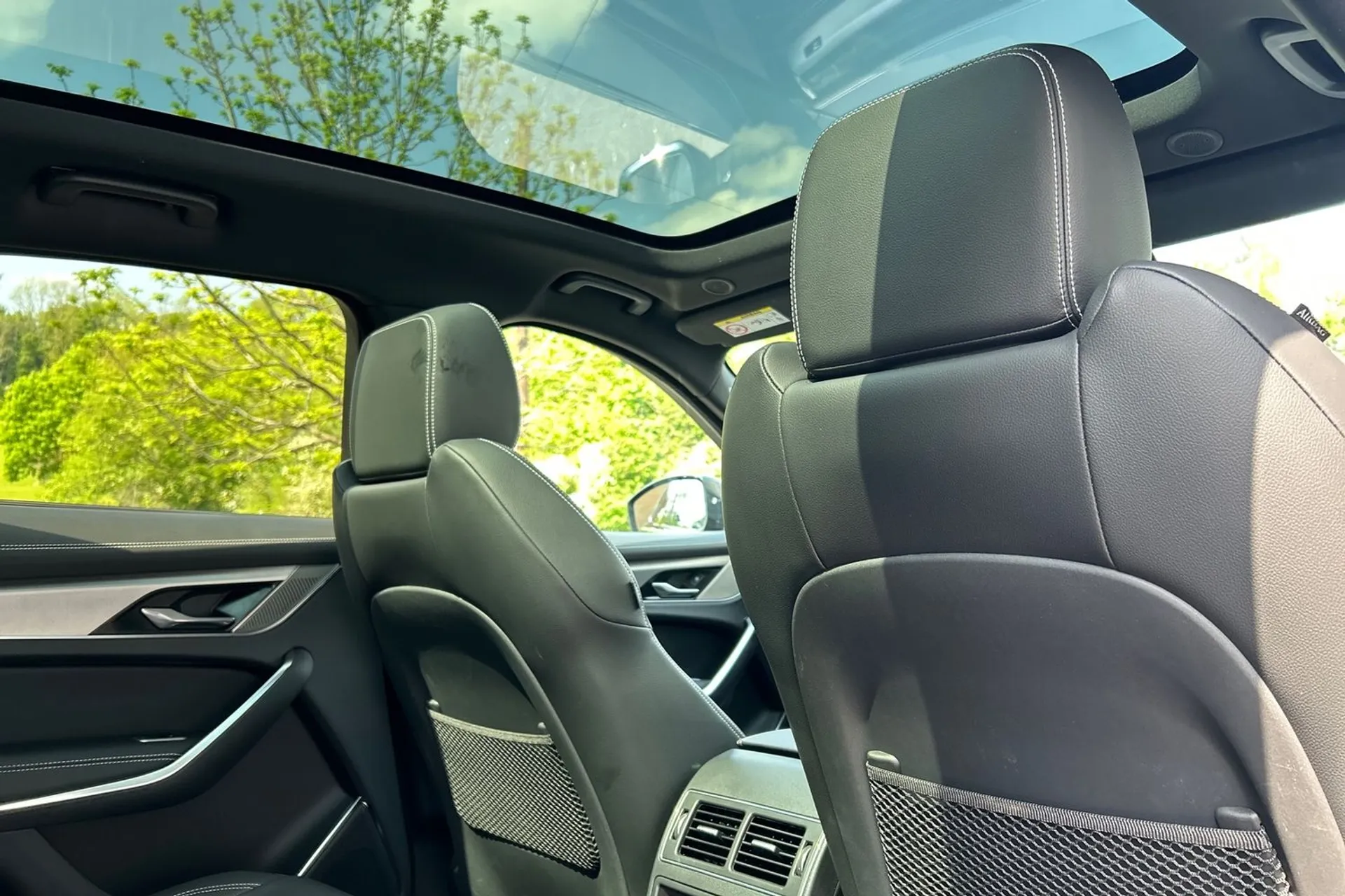 Jaguar F-PACE thumbnail image number 11