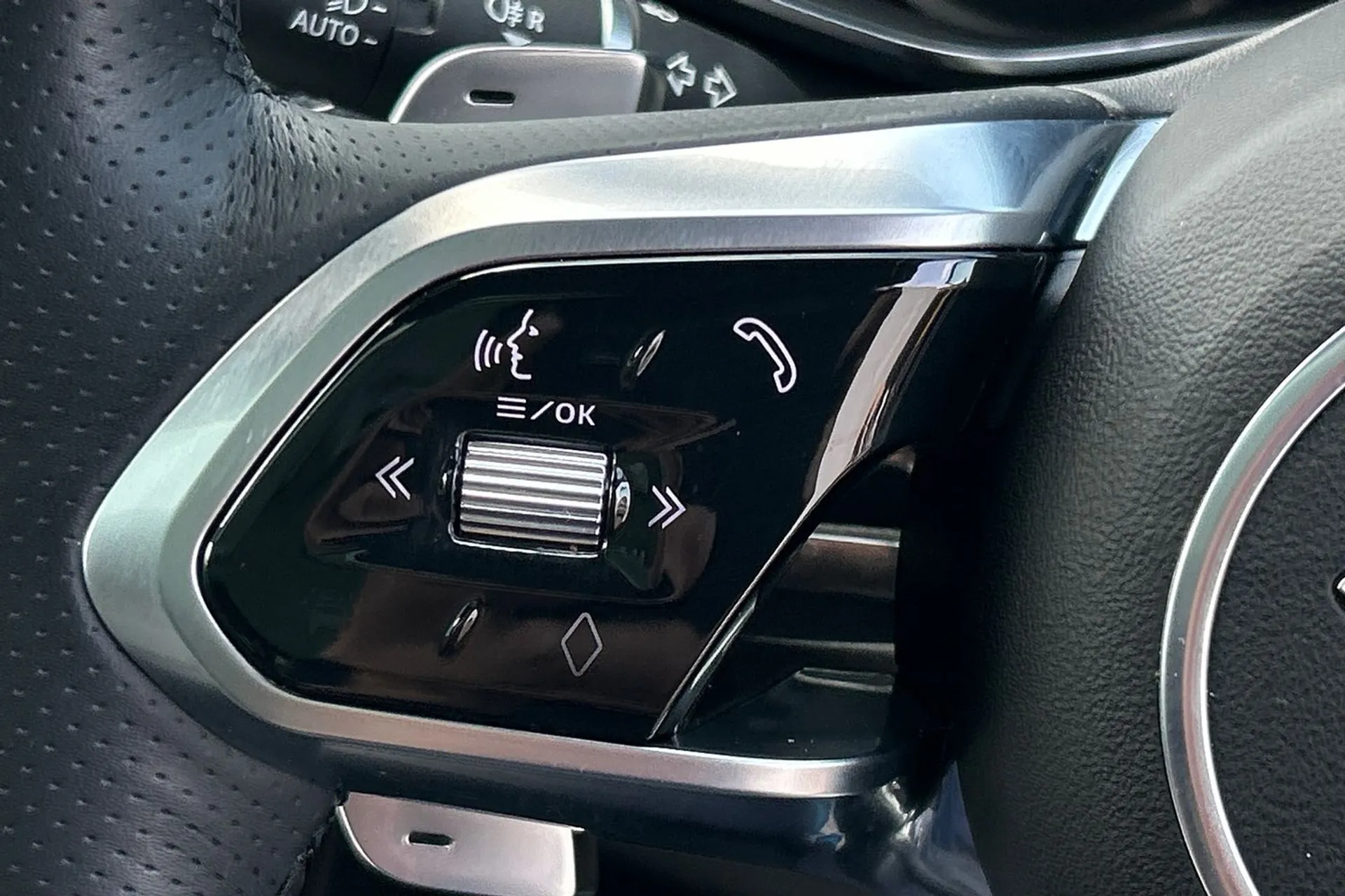 Jaguar F-PACE thumbnail image number 42