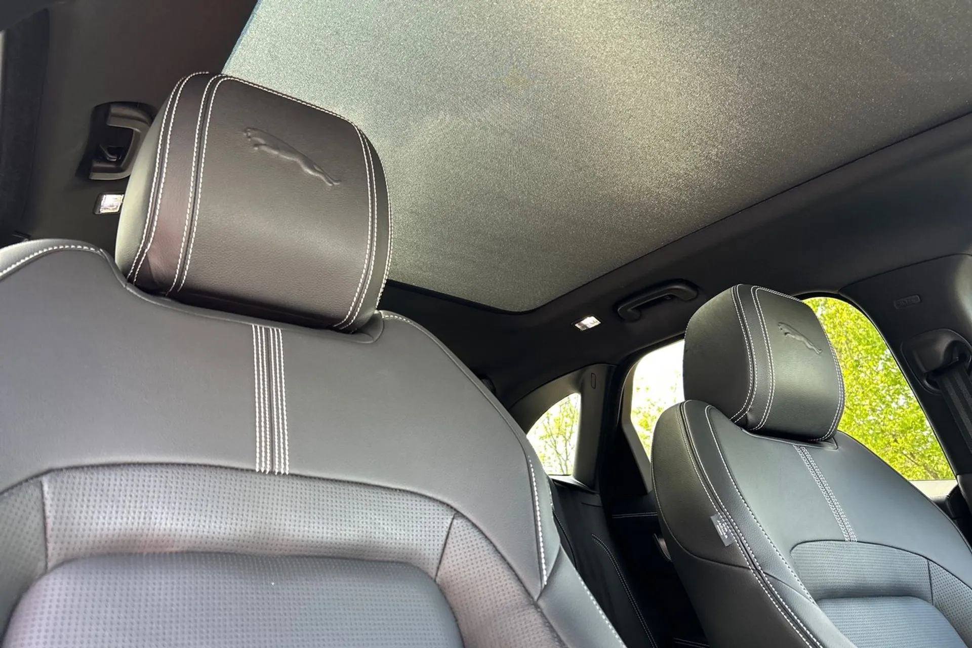 Jaguar F-PACE thumbnail image number 52
