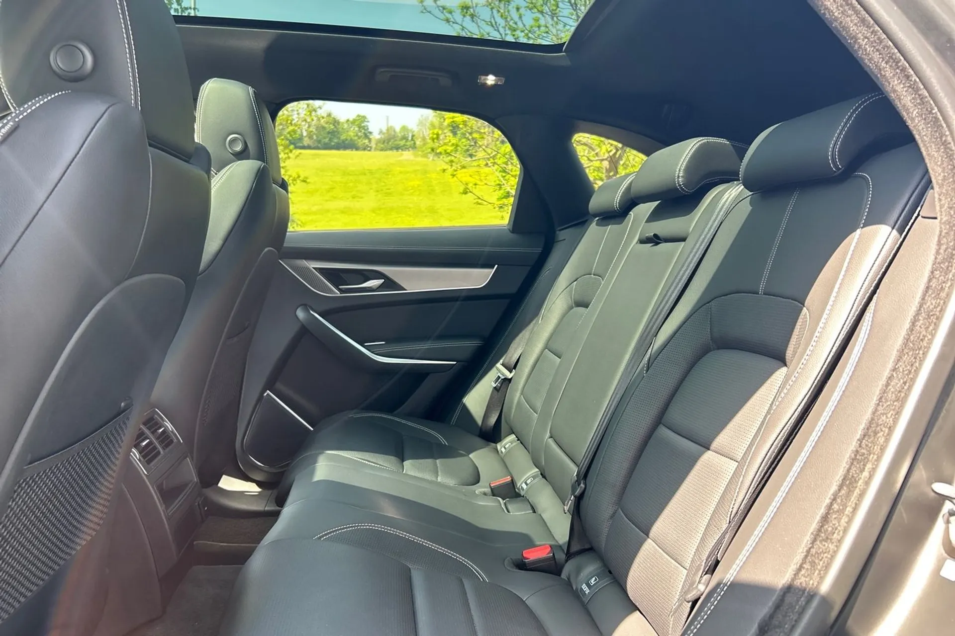 Jaguar F-PACE thumbnail image number 20